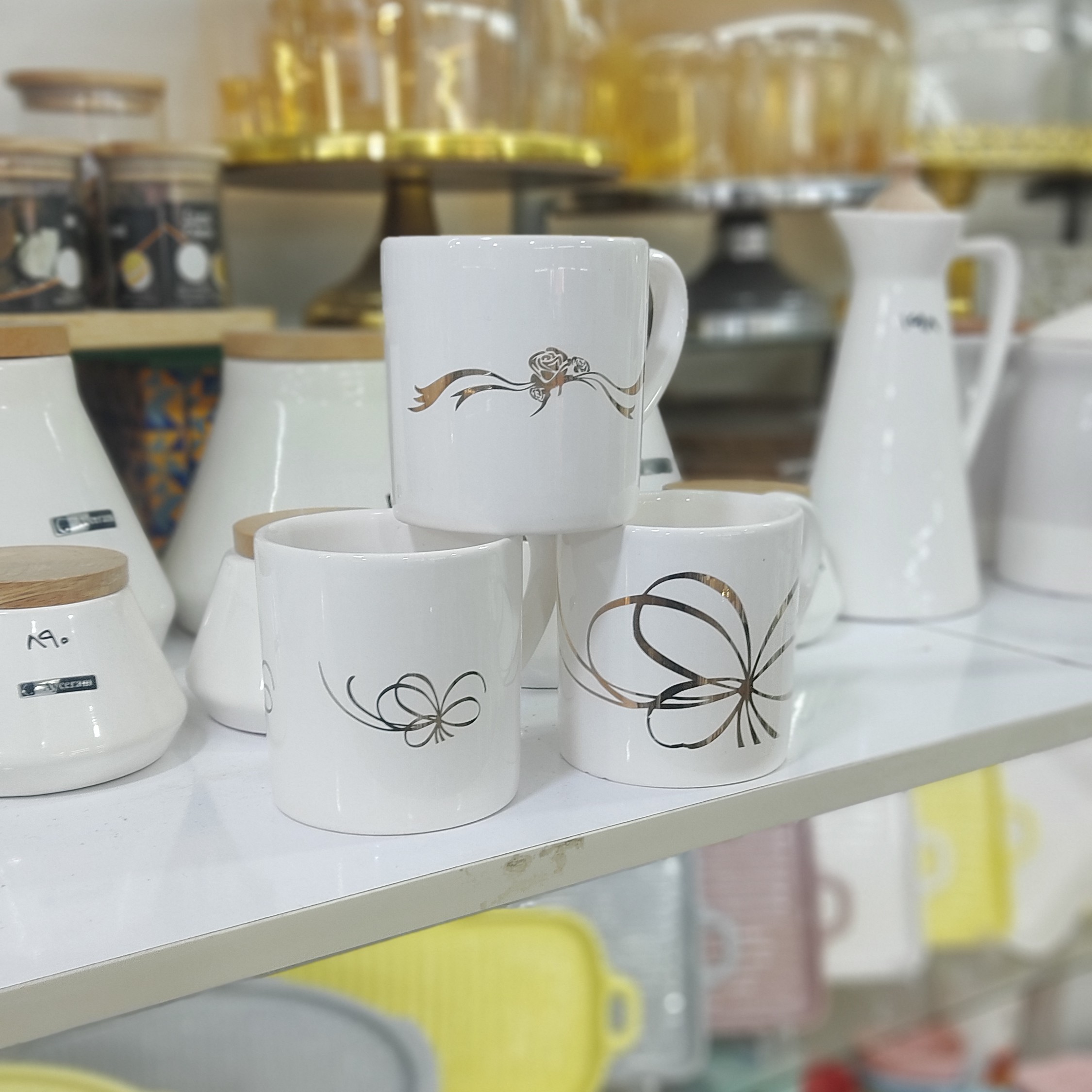 لیوان سرامیکی لعاب درجه یک طلا کوب  ثابت در 3 طرح مختلف بسیار بادوام سایز در تصاویر
