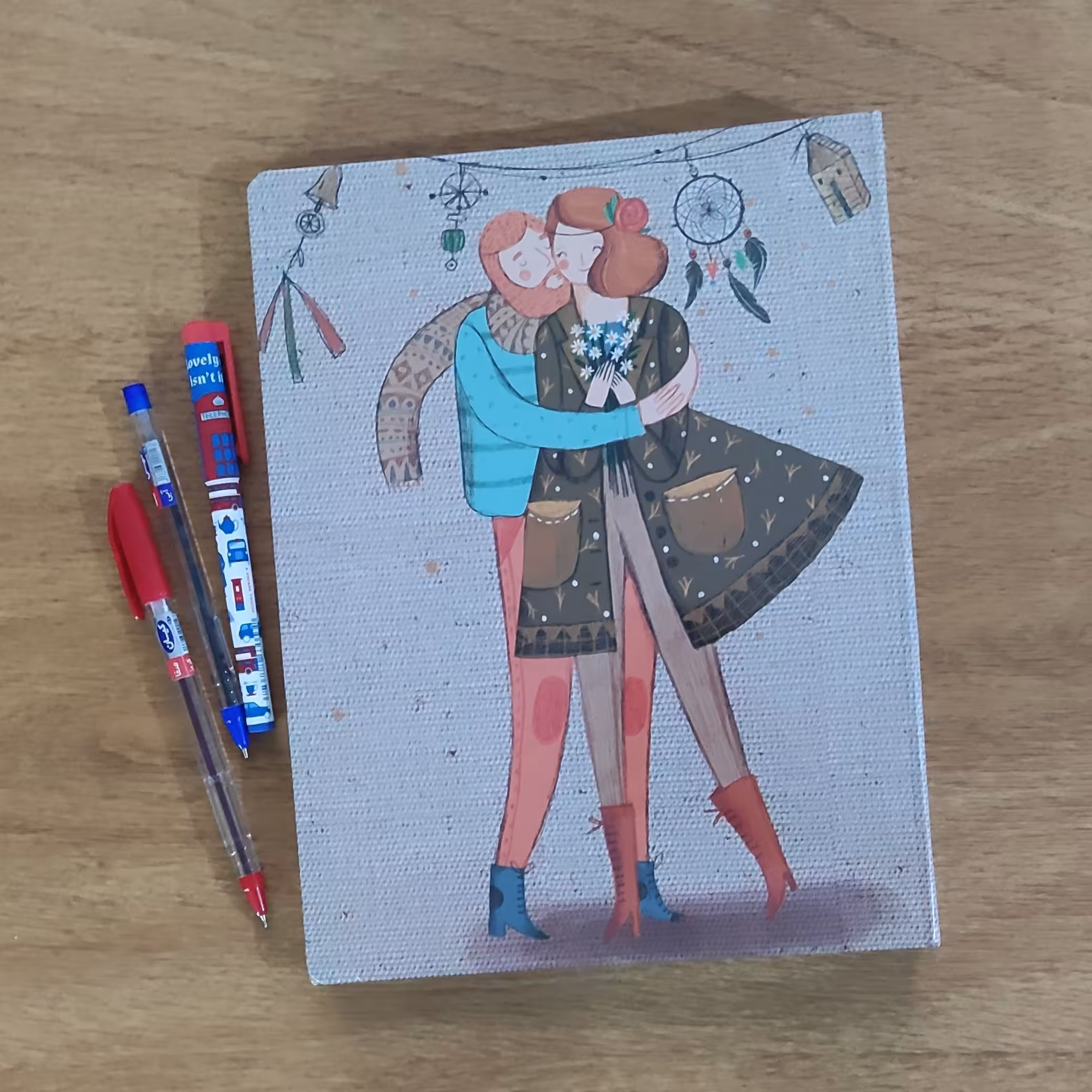 کلاسور فانتزی 100 برک جلد سخت طرح زیبا با کاغذ و دارای قفل فلزی سایز بزرگ و مناسب 