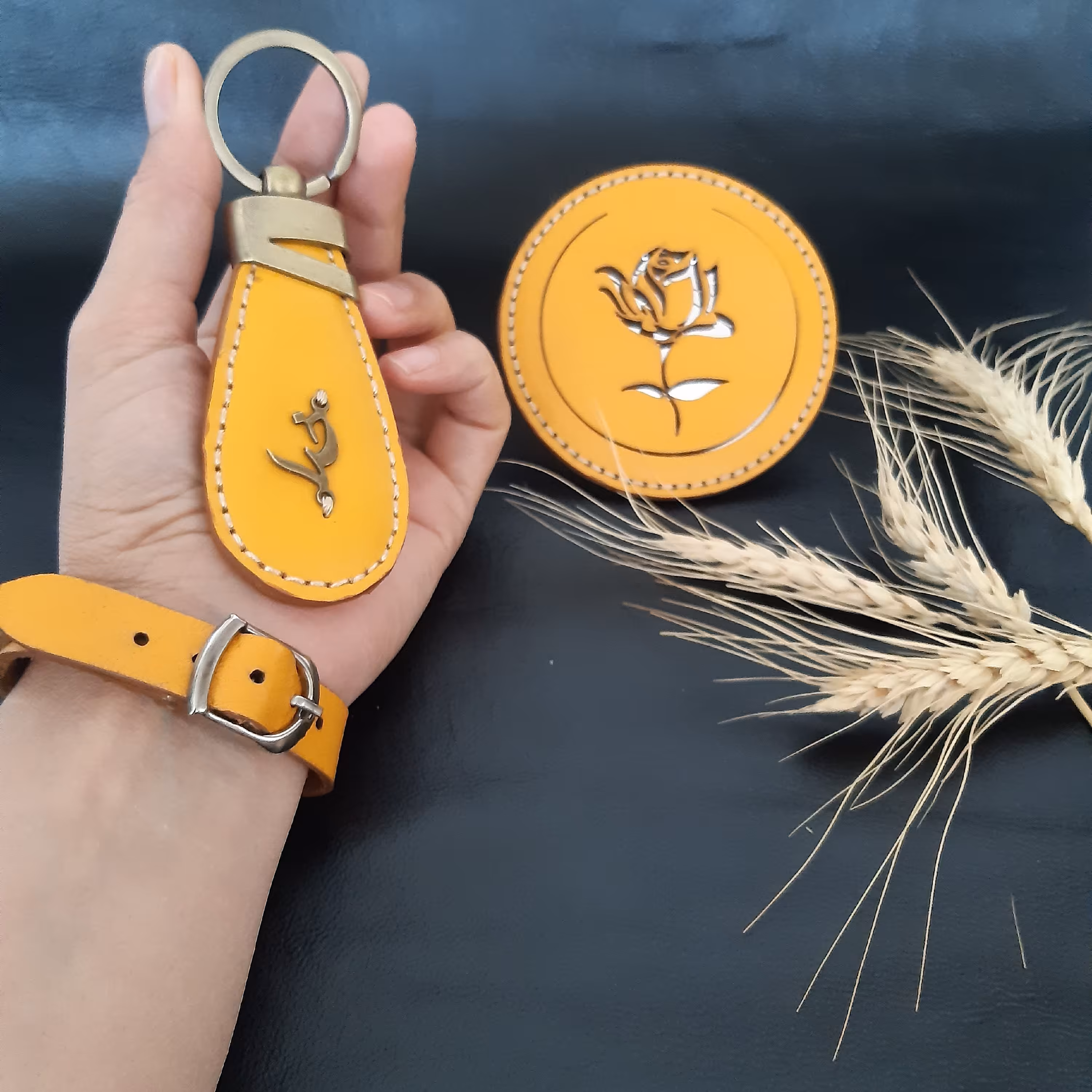 سرکلیدی چرم و آینه چرمی