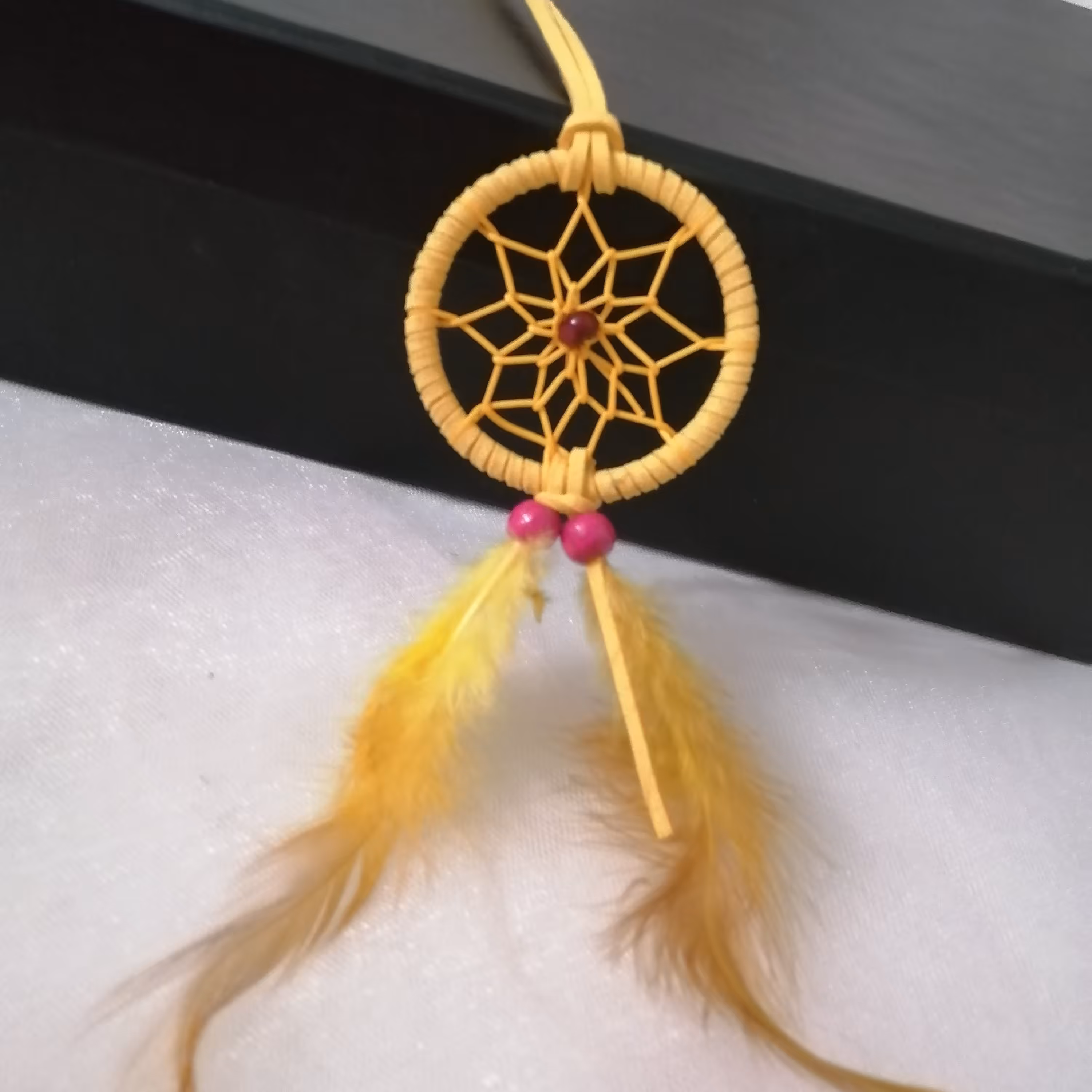 گردنبند دریم کچر رو مانتویی زرد