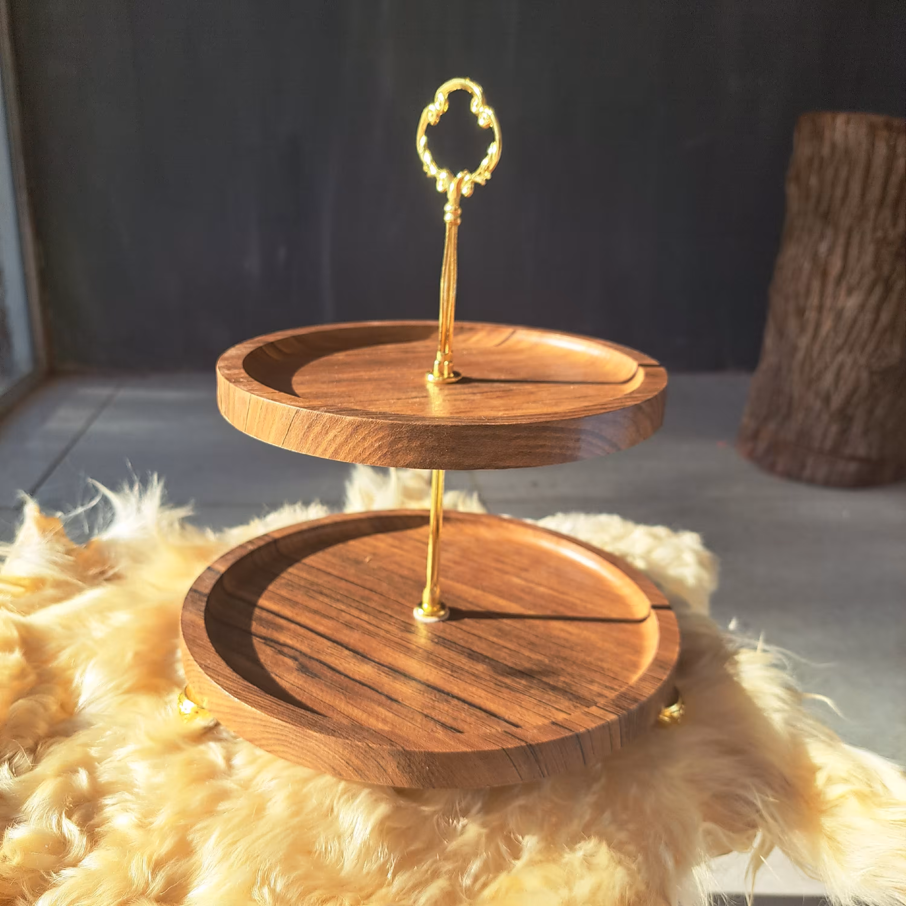 ظرف پذیرایی دوطبقه چوبی