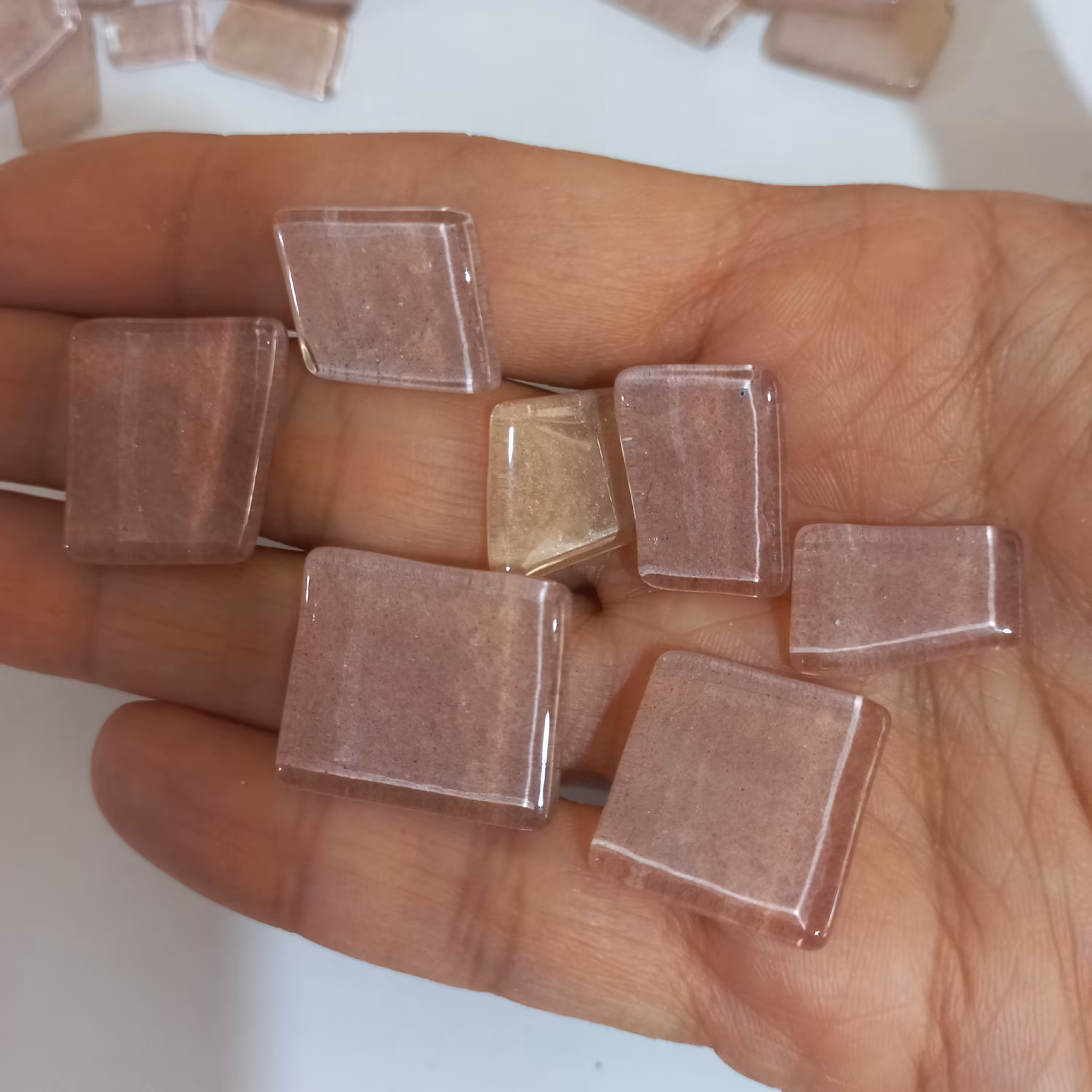 کاشی شیشه ای رنگ صورتی مخصوص هنر موزاییک بسته پنج عددی