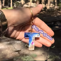  حرف T،جاکلیدی،جاسوئیچی  رزینی طرح دریا مناسب هدیه به کسانی که دوسشان داریدو بسیار زیبا جهت آویز 