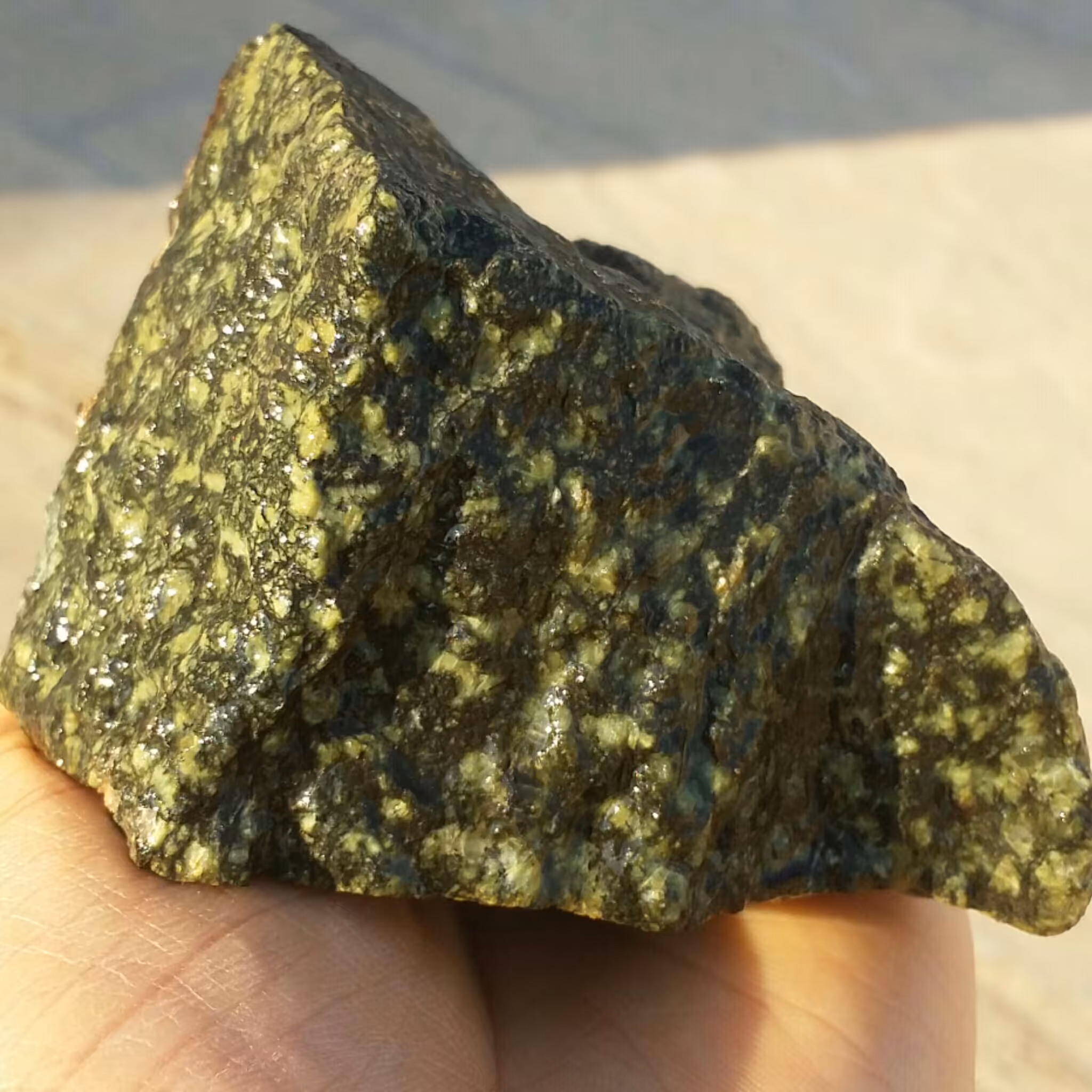 سنگ راف غوولپیکر 100 در صد طبیعی مار سنگ شاهکار خلقت محششر
با قابلیت ساخت چندین نگین و چندین اسلایس مجدد محشر و خاااص
