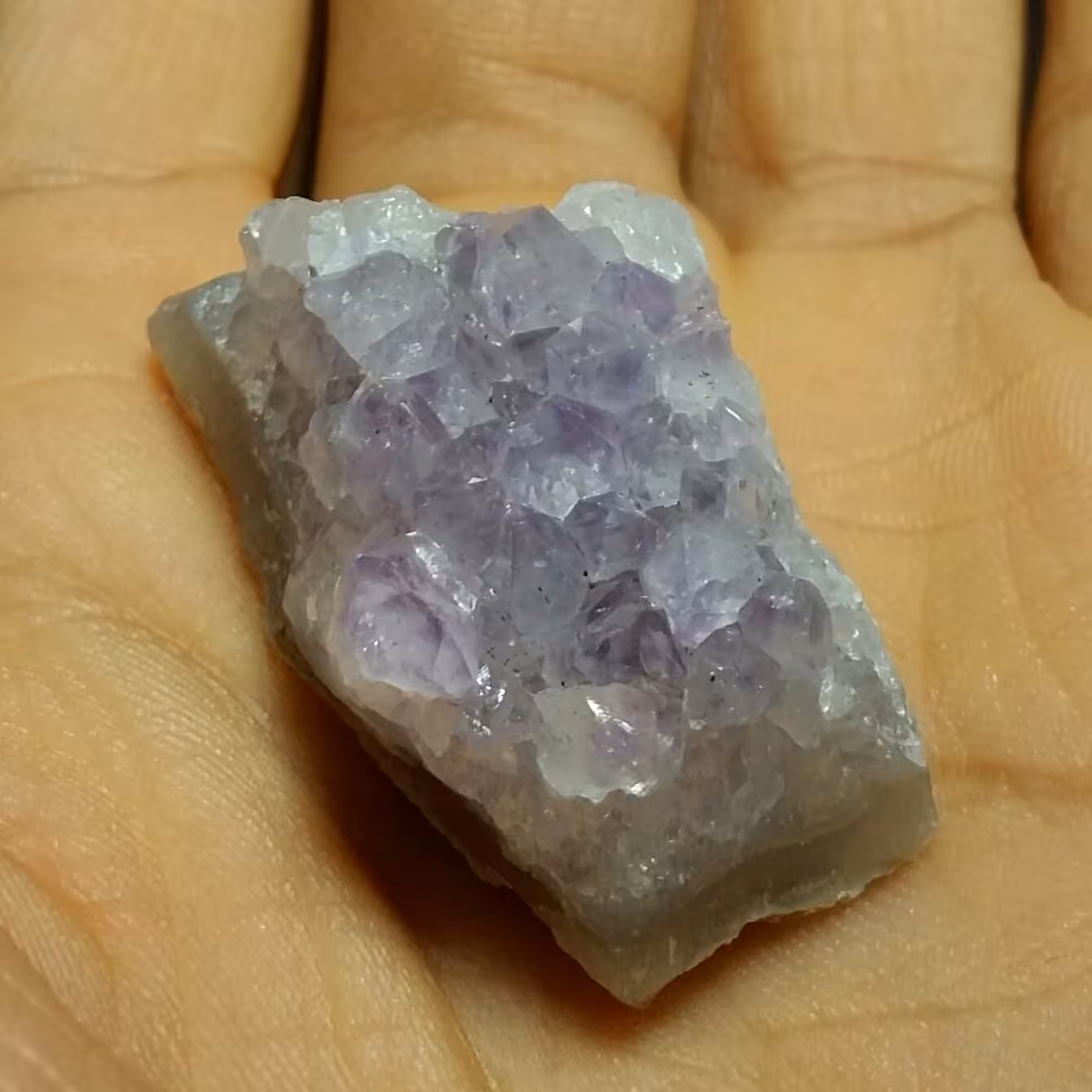 سنگ راف حبه آمیتیس پر رنگ خاص بسیار زیبا دیدنی کاملا طبیعی شاهکار خلقت کد 9218
