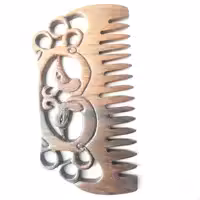 شانه چوبی منبت شده دو قو عاشق چوب  گردو  یک تکه دستساز چوبکده بید سفید