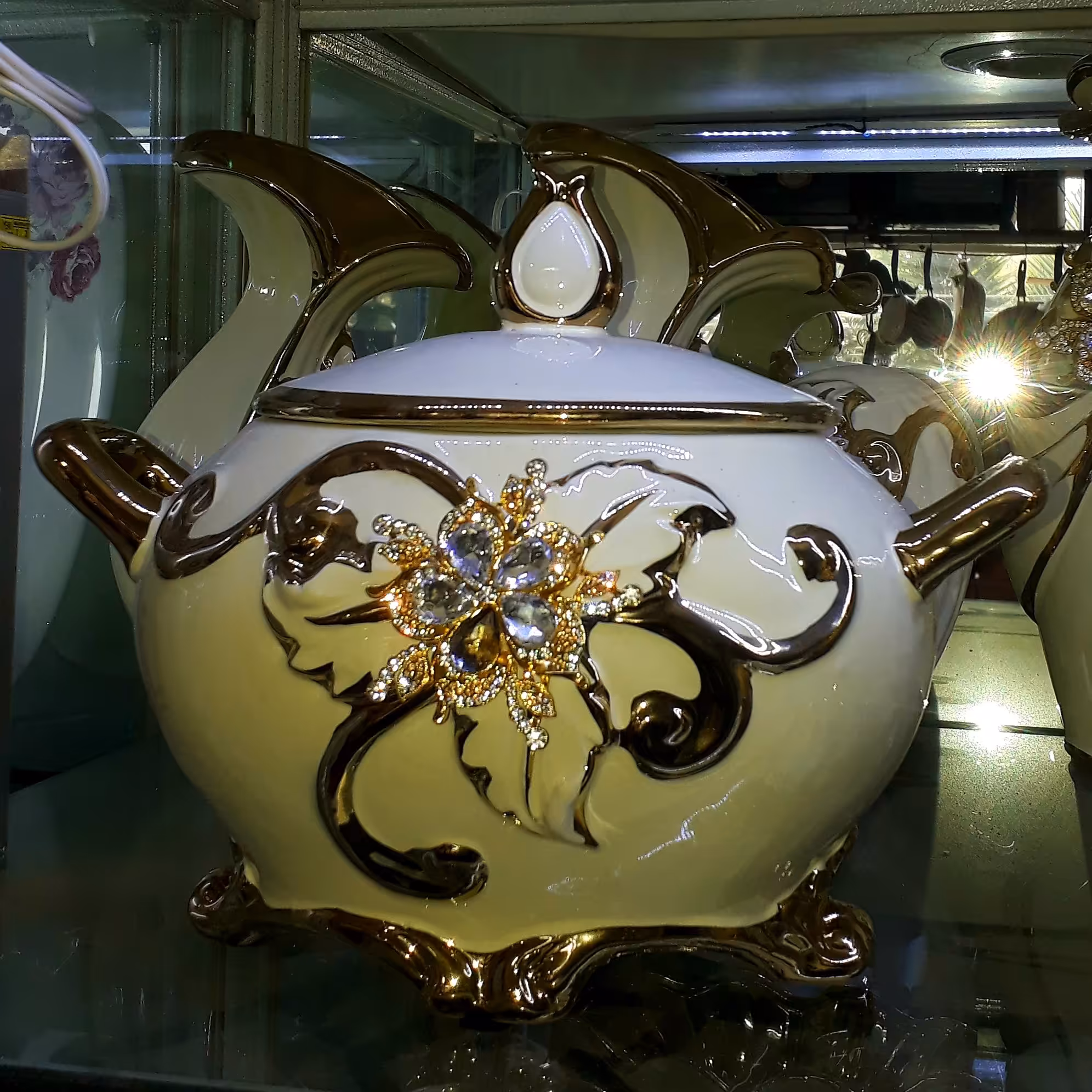 شکلات خوری درب دار چینی طرح الماسی نگین دار