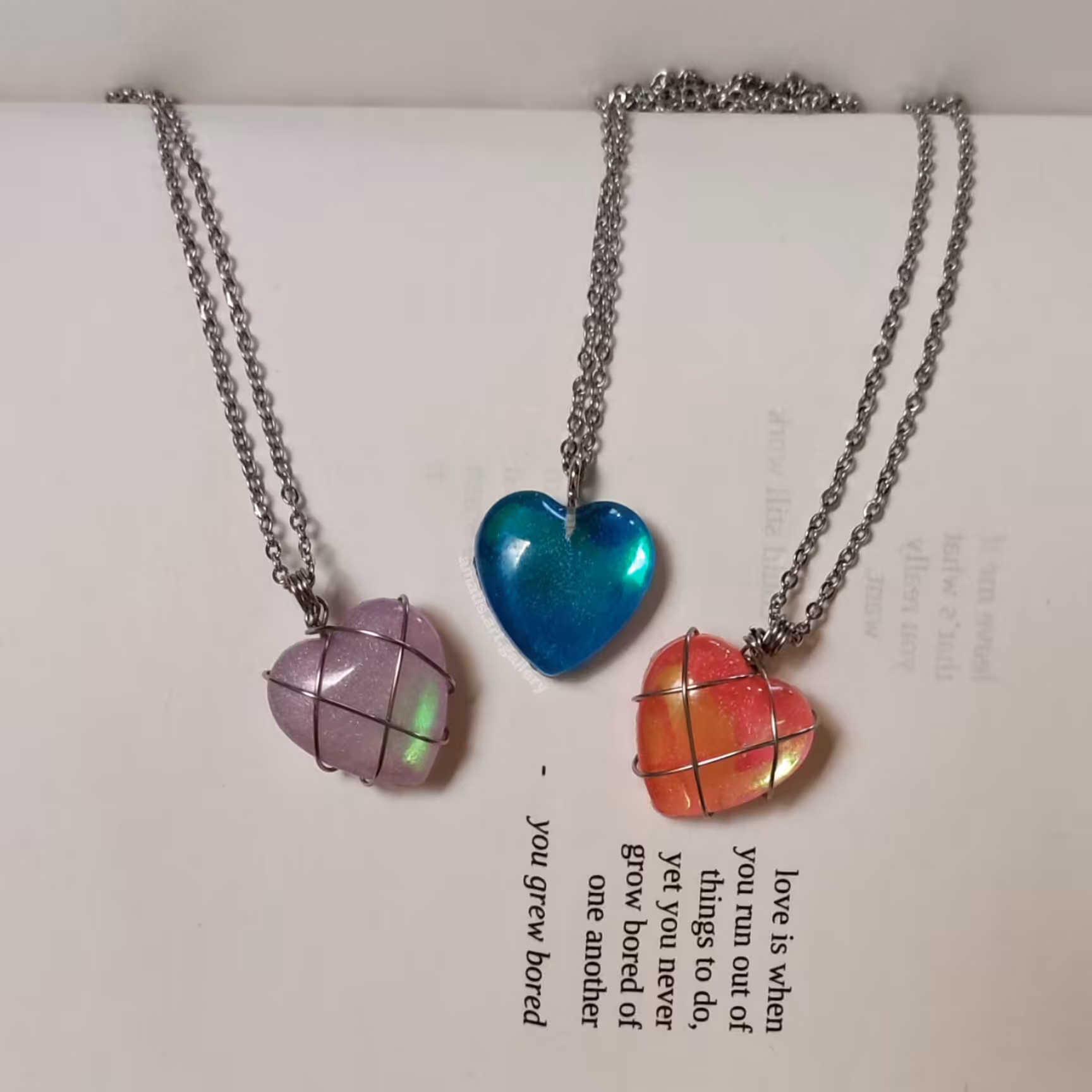 گردنبند قلب هولوگرامی مدل ساده یا سیم پیچ(برای انتخاب مدل پیام دهید)