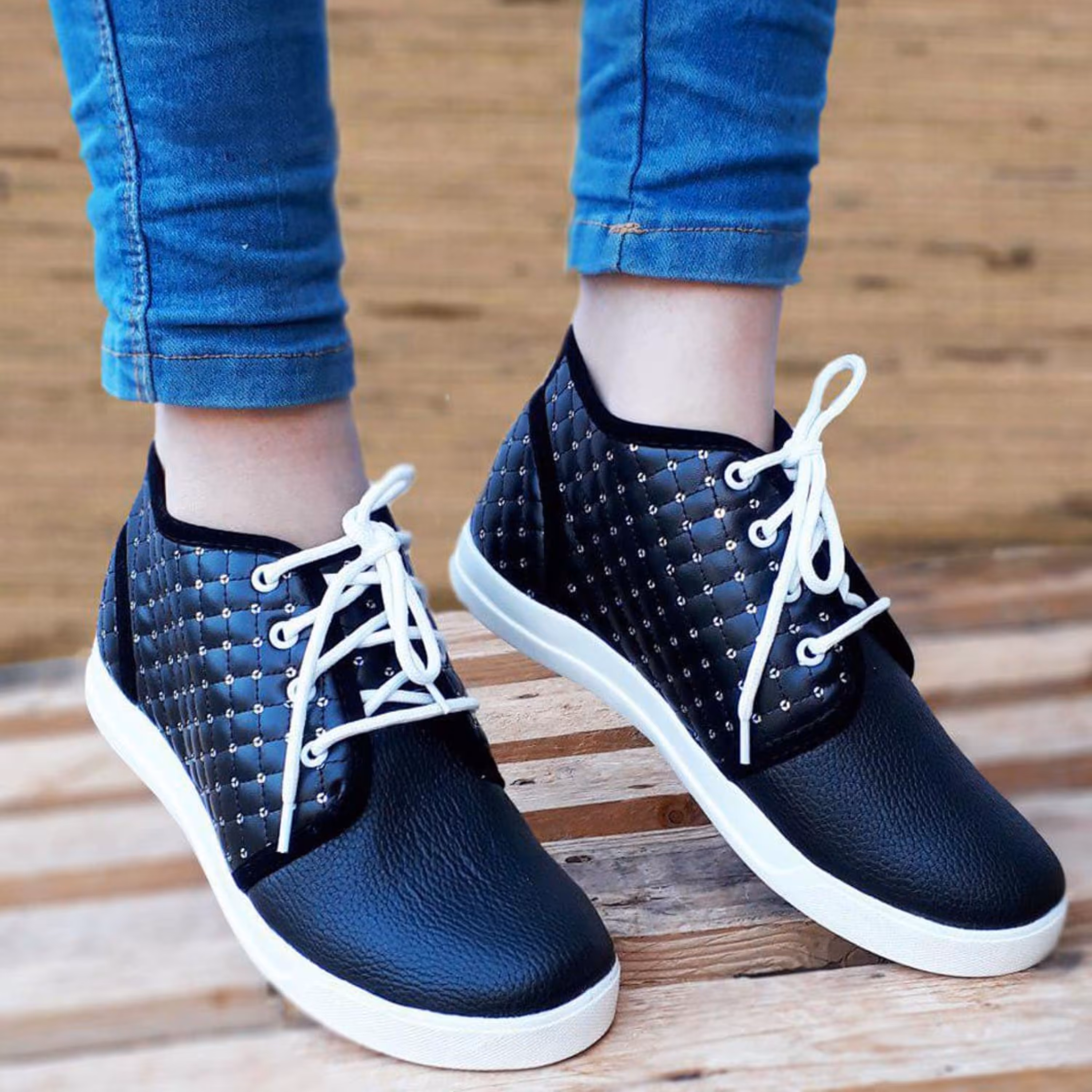 کفش کتانی ساقدار پولک دوزی شده