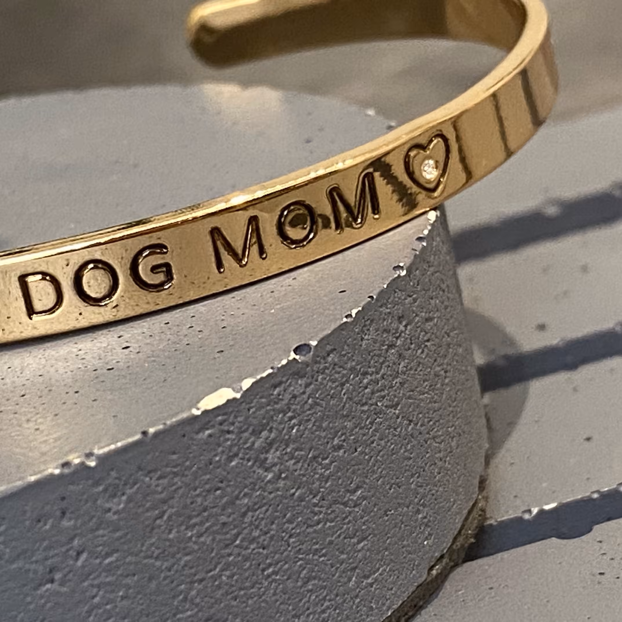 دستبند دوست داران سگ مدل dog momوارداتی بسیار زیبا و خاص مناسب کادو تولد