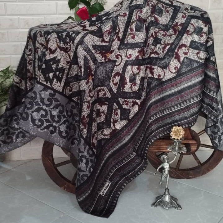 روسری چهار گوش روبرو