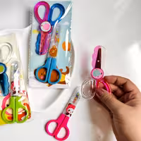 قیچی بچه گانه کیفی همراه سری  طرح فانتزی  کیوت دخترانه و پسرانه لوازم التحریر گوگولی 