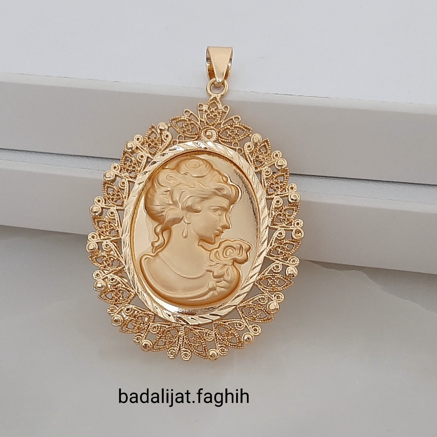 پلاک طلاروس فوق العاده شیکو مجلسی با آبکاری طلا و رنگ ثابت جنس طلاروس وارداتی لطفا ورق بزنید
