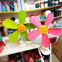 پنکه رومیزی 5 پره گیره دار  خنک کننده دارای پره های پلاستیک نرم 