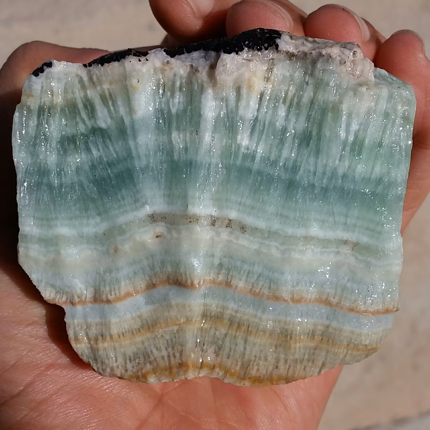 سنگ راف غولپیکر وارداتی آراگونیت سبز سوزنی 7رنگ 100 در 100 طبیعی شاهکار
تصویر از دو جهت نمونه
با قابلیت ساخت چندین نگین