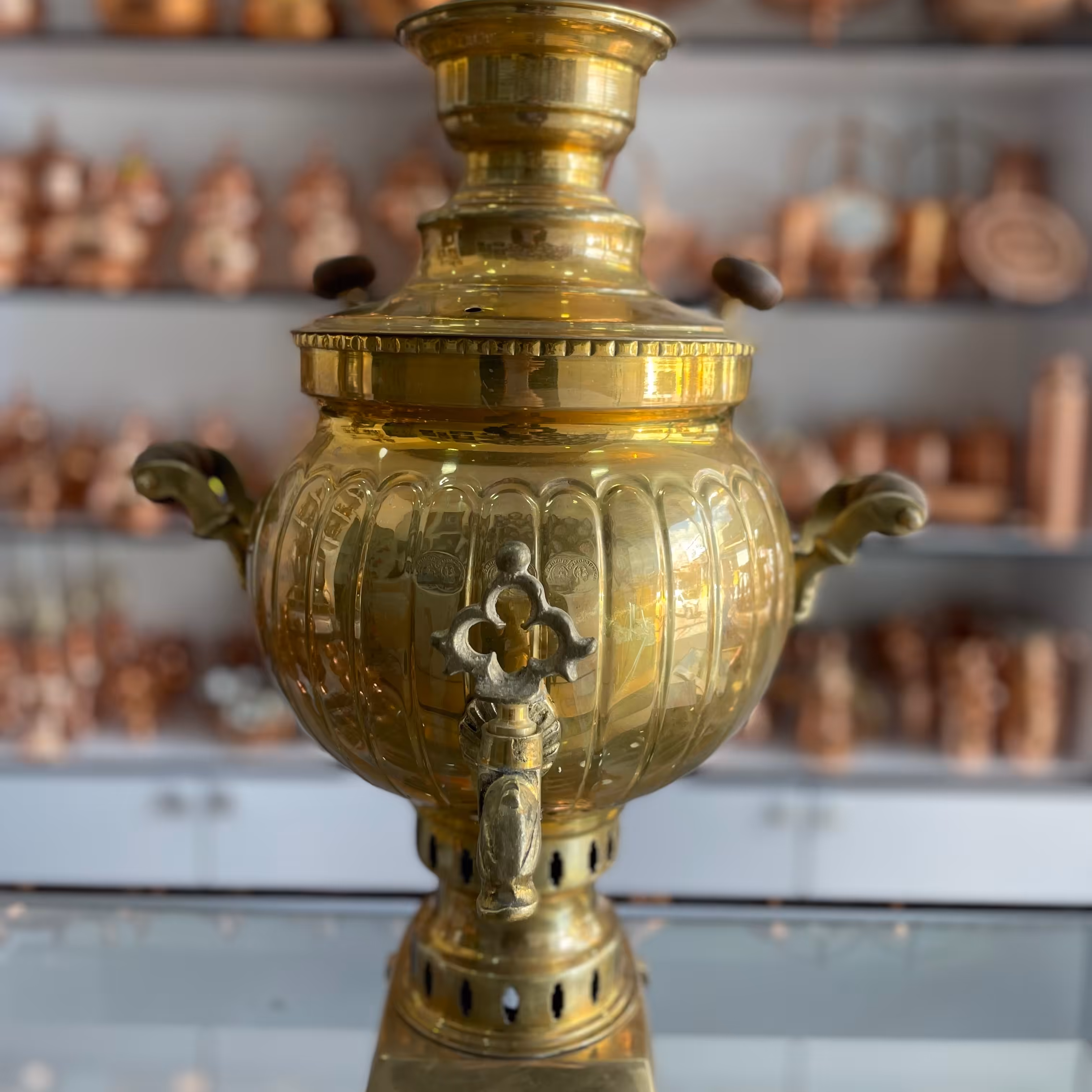 سماور برنجی مسی  ذغالی شش لیتری طرح خمره ای کد2