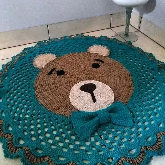 فرشینه دست بافت  کودک با نخ با کیفیت در ابعادحدودی 85 تا  90 سانت 