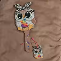 آینه دستی دخترانه عروسکی چوبی و  فانتزی بسیار  زیبا مناسب دختران سخت پسند همراه با آویز 