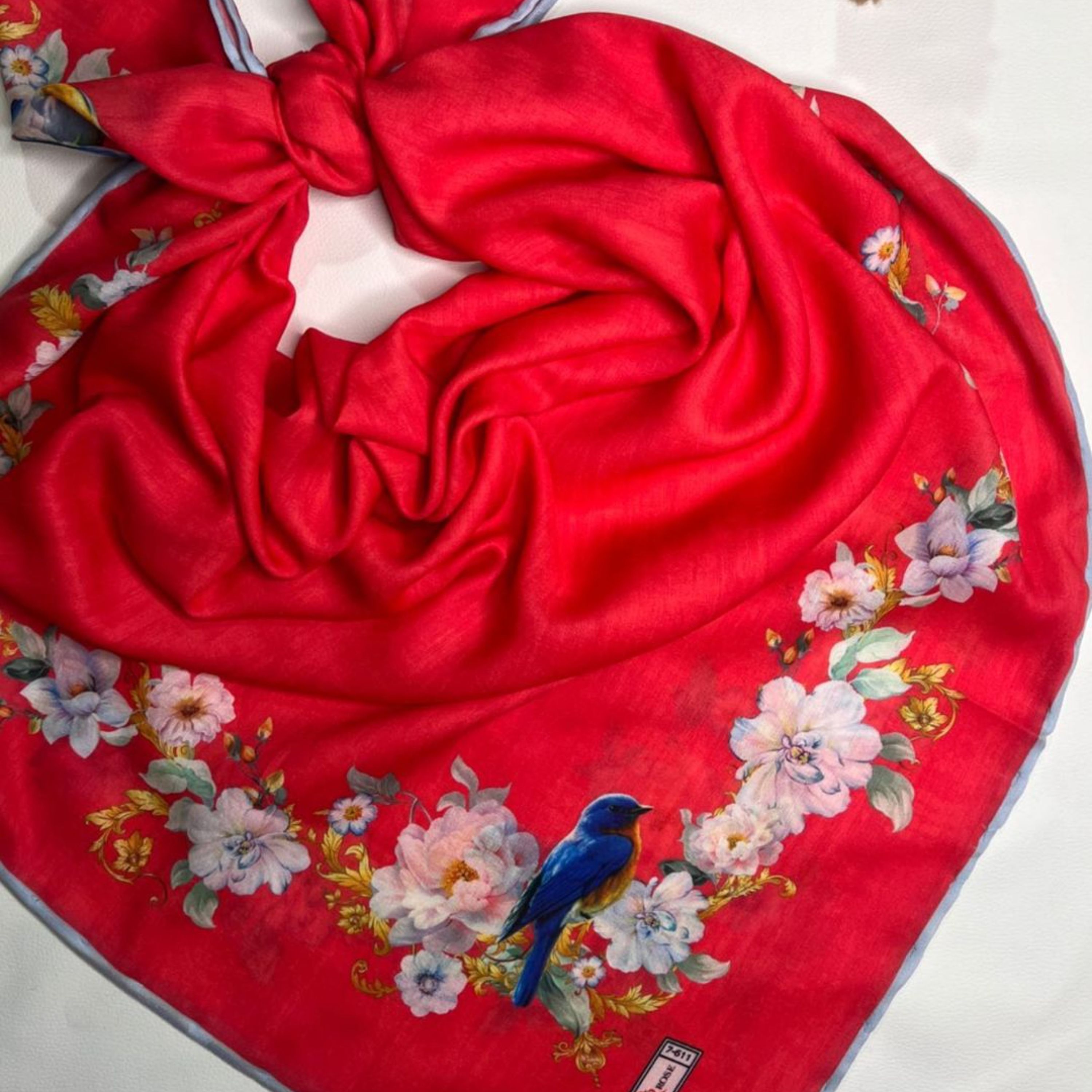 روسری نخی قرمز