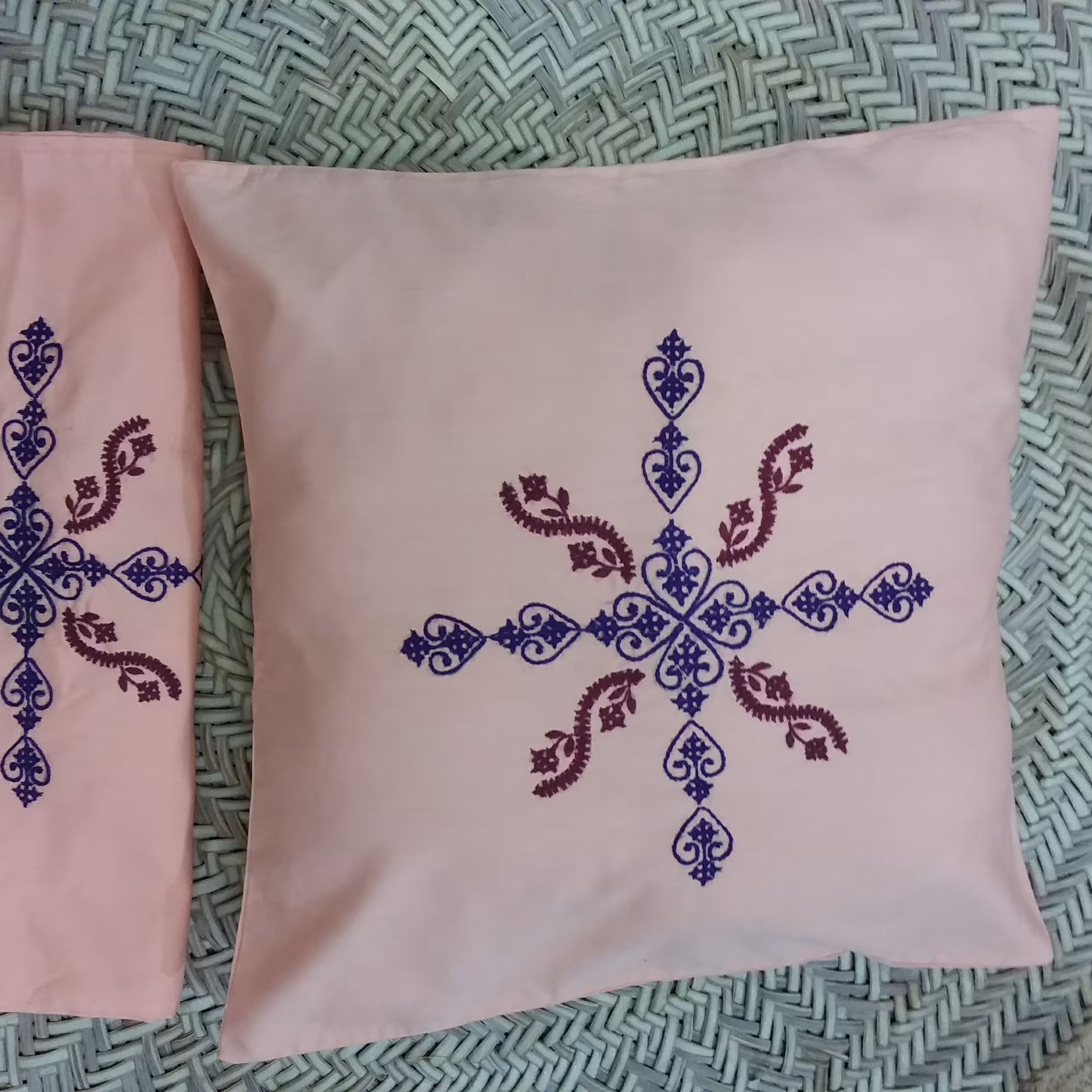 کوسن سنتی دست دوز