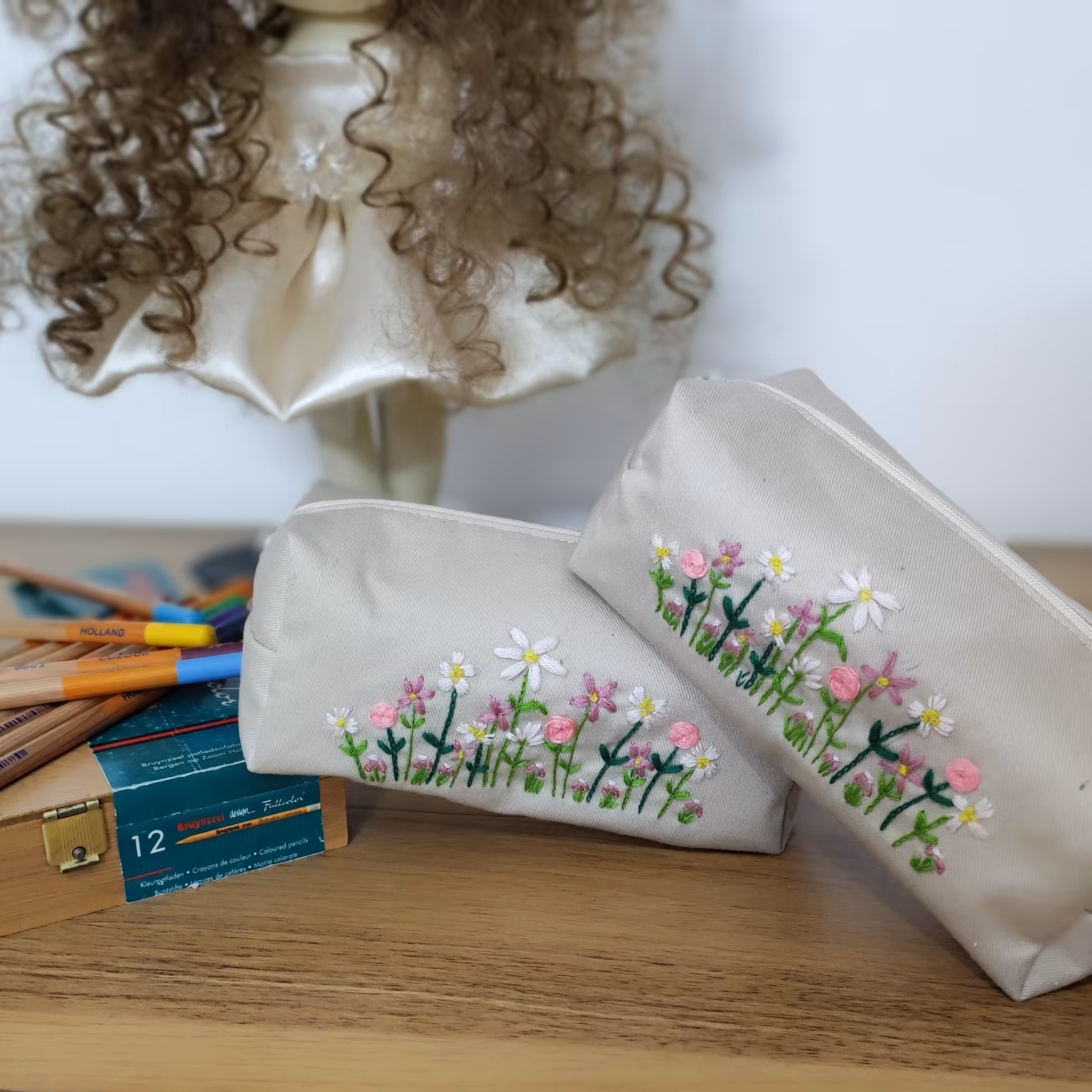 کیف آرایش یا جامدادی گلدوزی 