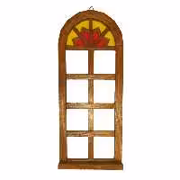 پنجره سنتی مشبک با طلق رنگی