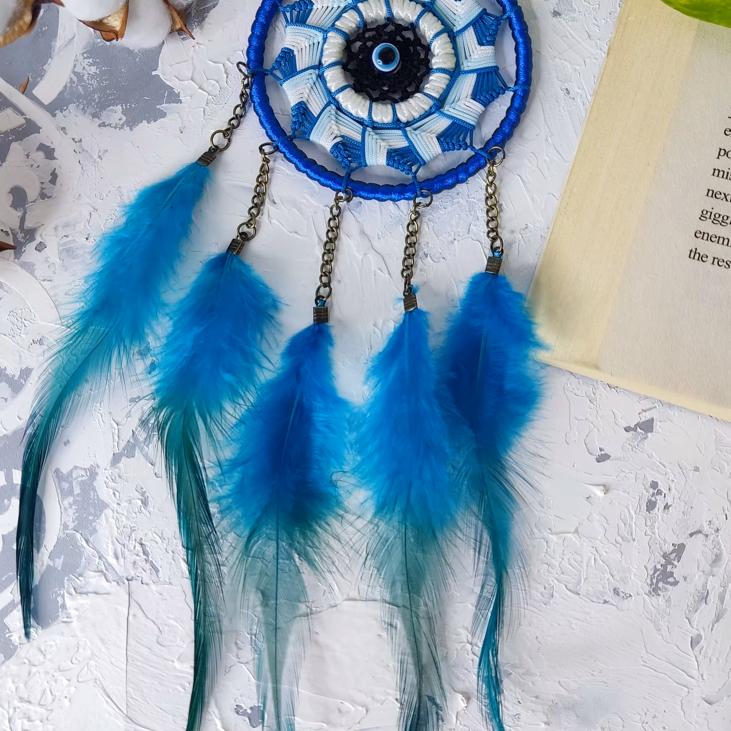 آویز ماشین چشم نظر  مدل دریم کچر  کارشده با کریستا و پر طبیعی  قطر 7 cm 