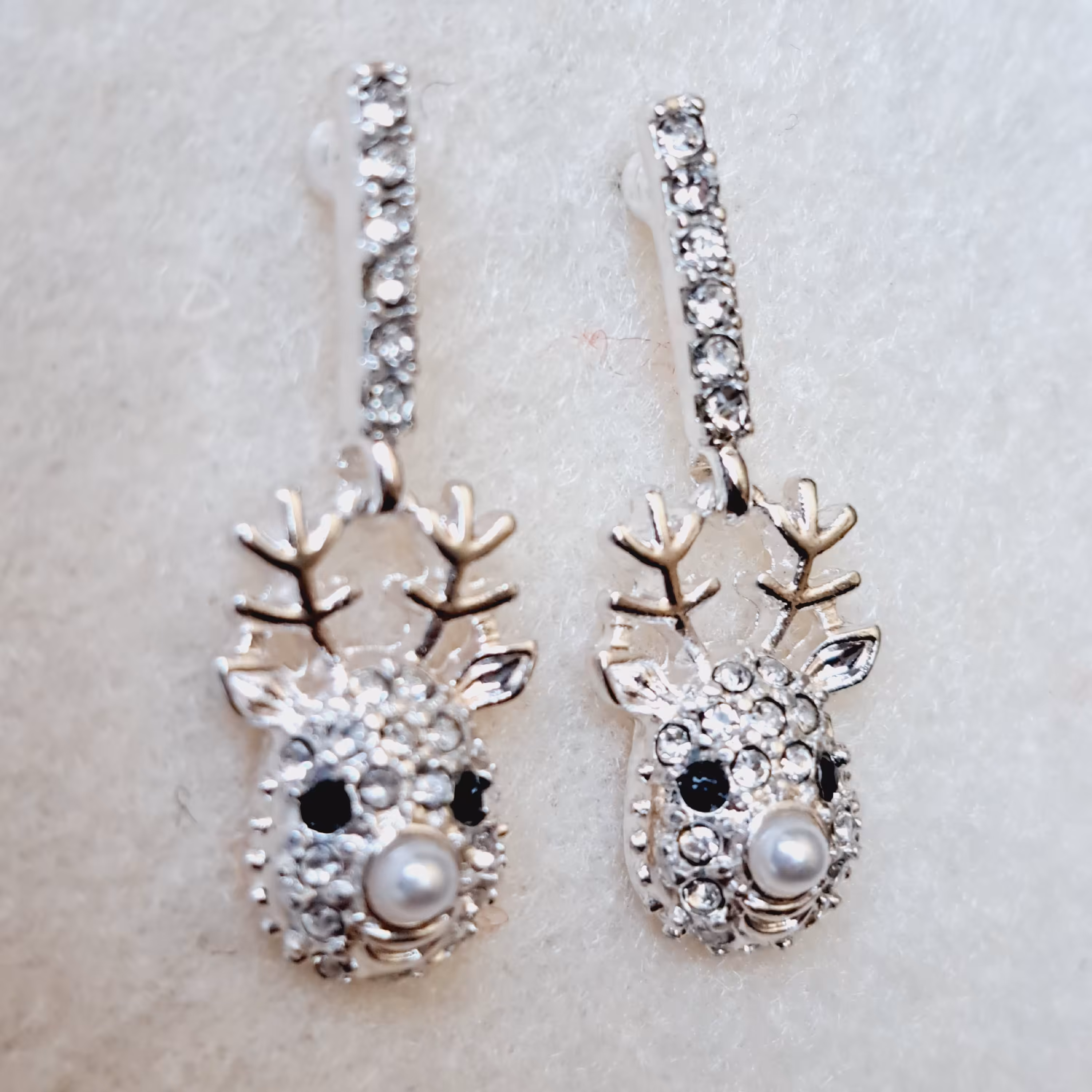 گوشواره ترک وارداتی طرح گوزن پر نگین رنگ ثابت و ضد حساسیت