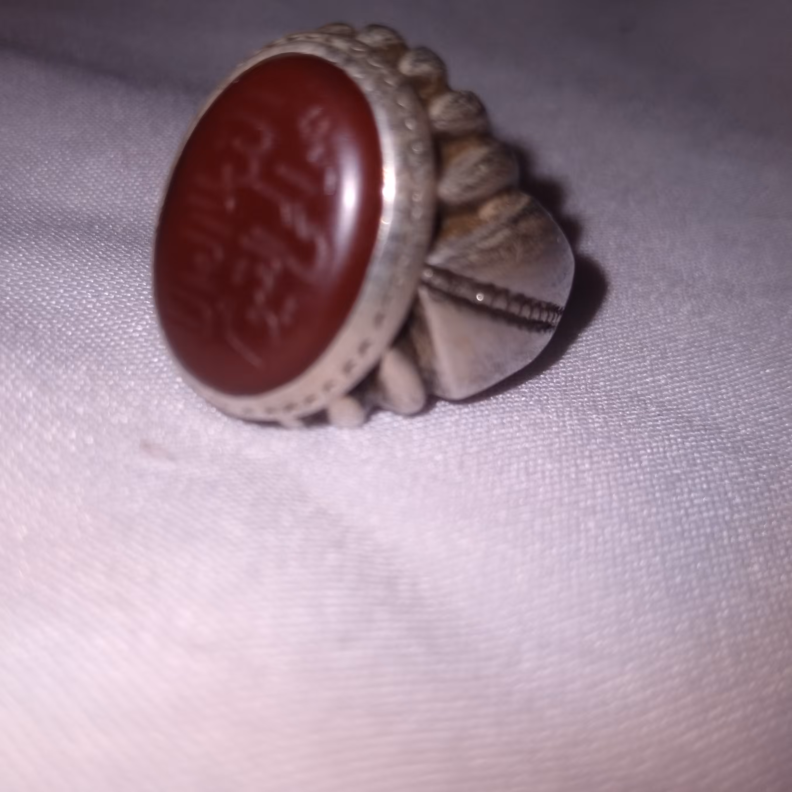 انگشتر   نقره 925عقیق یمنی اصلی حکاکی شده 