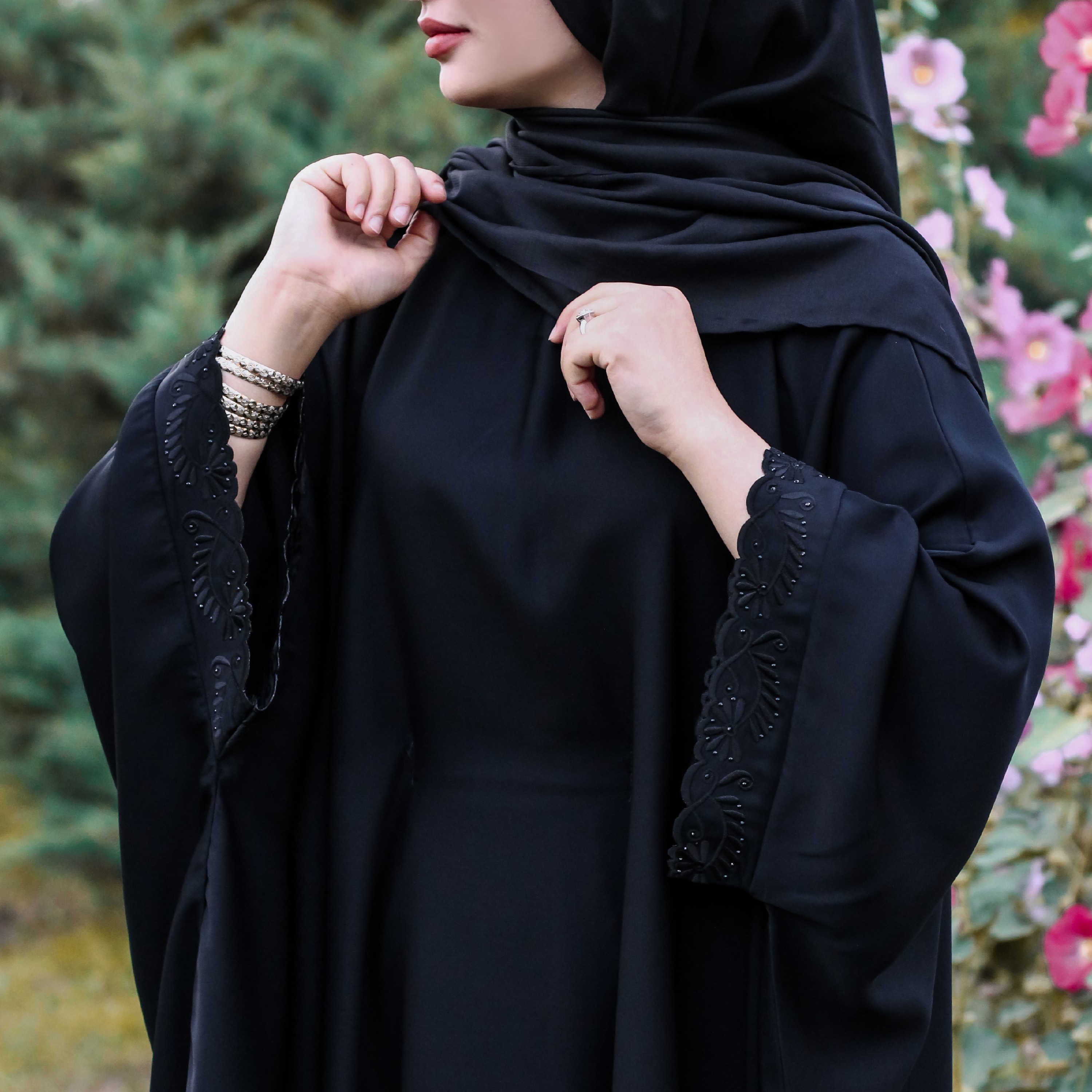 مانتو عبایی جنس ندا کریستال آستین فانتزی رنگ مشکی