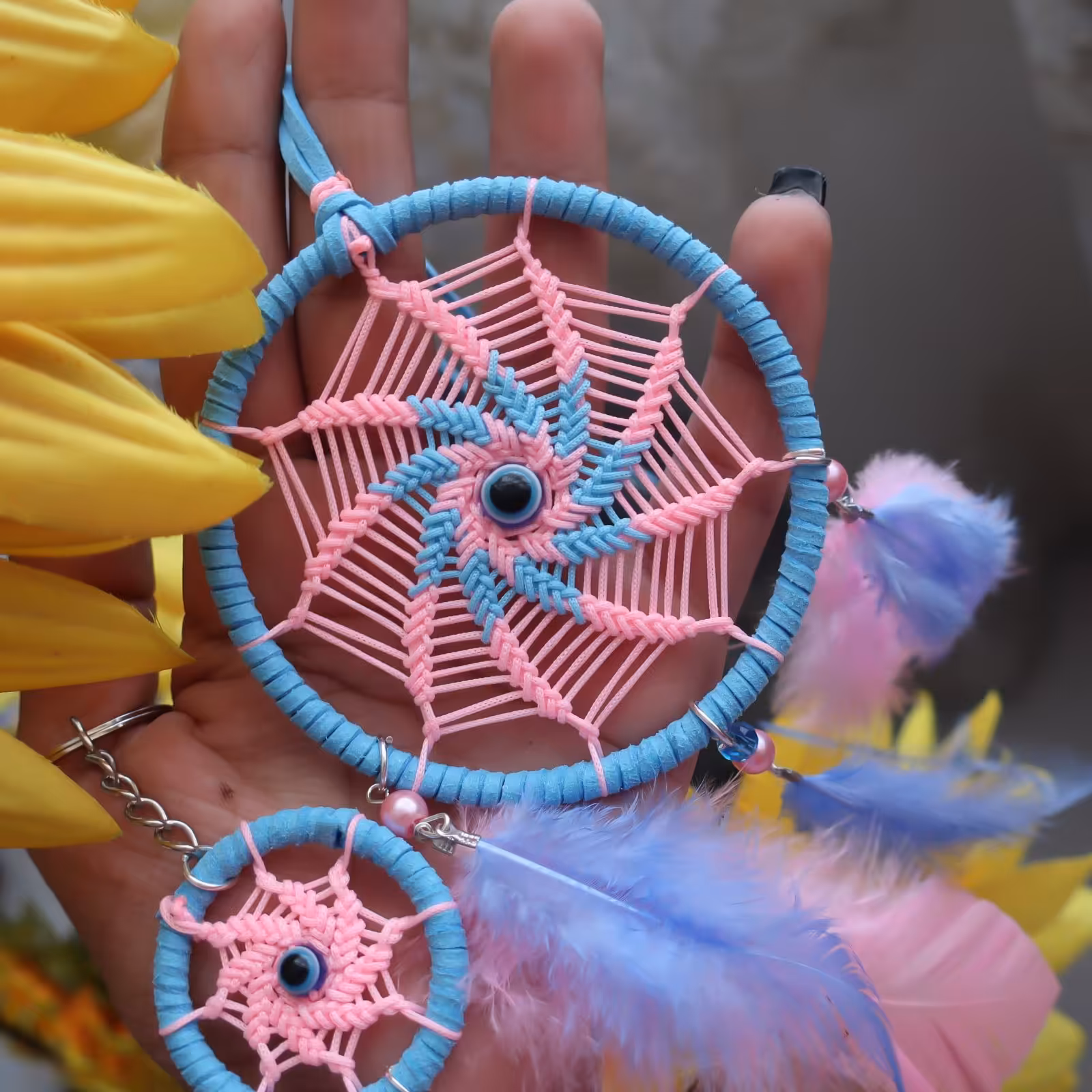 اویز ماشین و جاسوئیچی ابی صورتی 