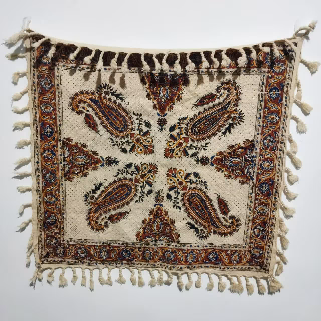 سفره پارچه ای قلمکاری اصفهان مربعی سایز 60 در سه طرح