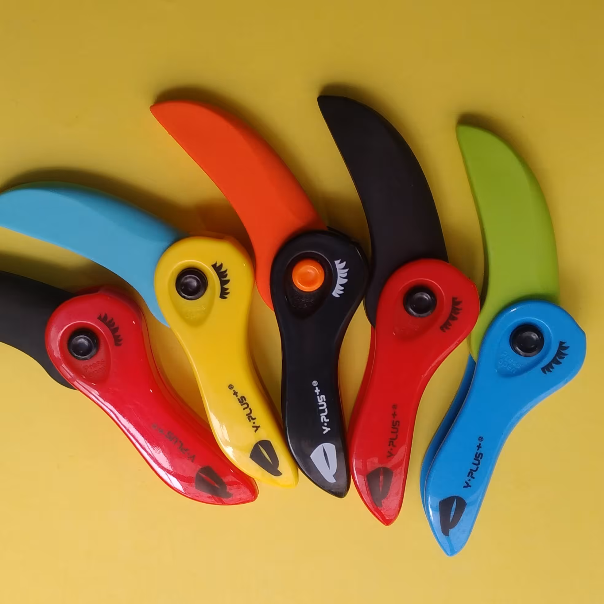 پاک‌کن جذاب کلاغی یا چاقویی،در رنگ‌های شاد و زیبا،هر عدد 36000تومان