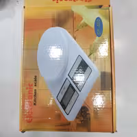 ترازو زرد مغازه میوه 