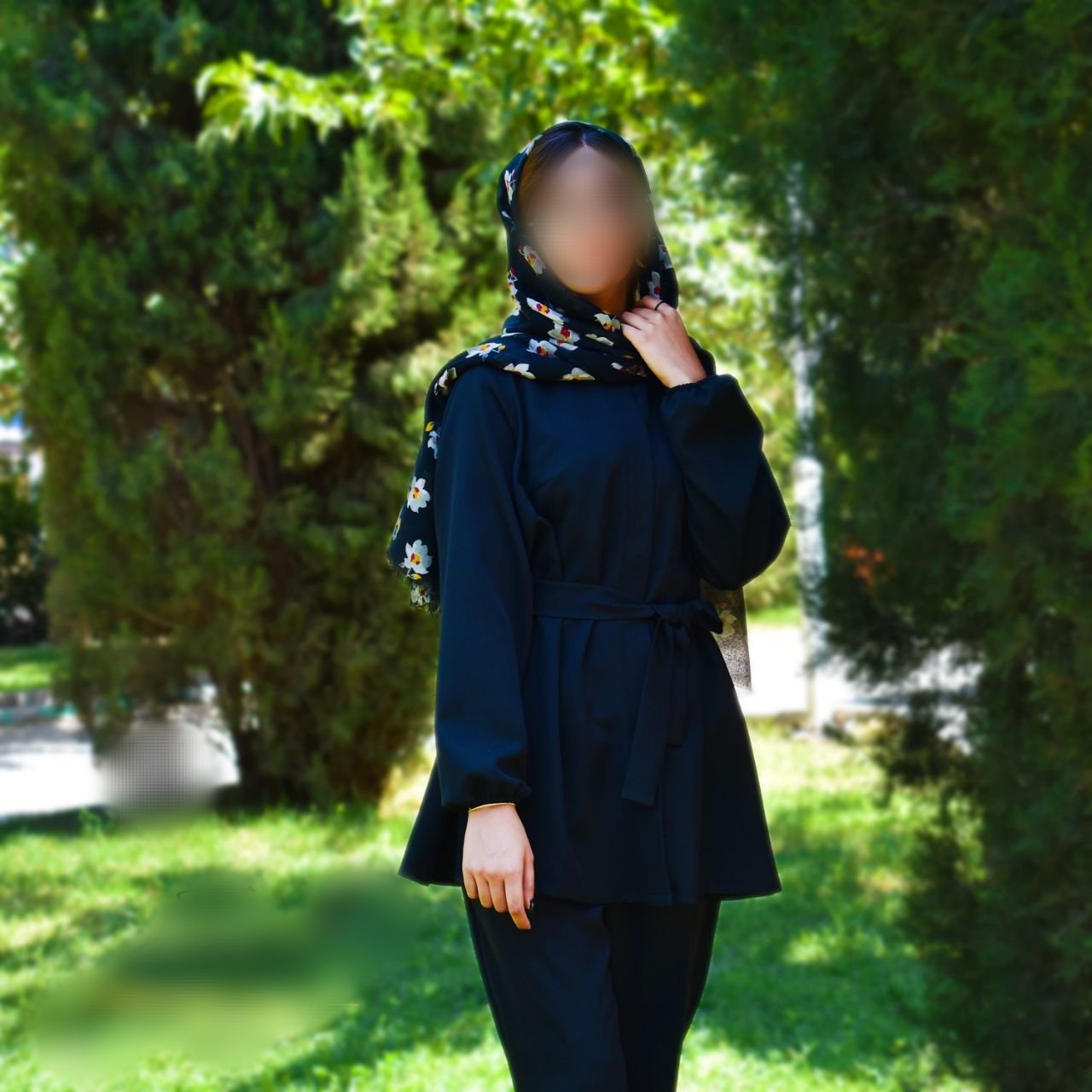مانتو شلوار شیک با بهترین کیفیت و تنخور دارای دکمه مخفی و کمربند