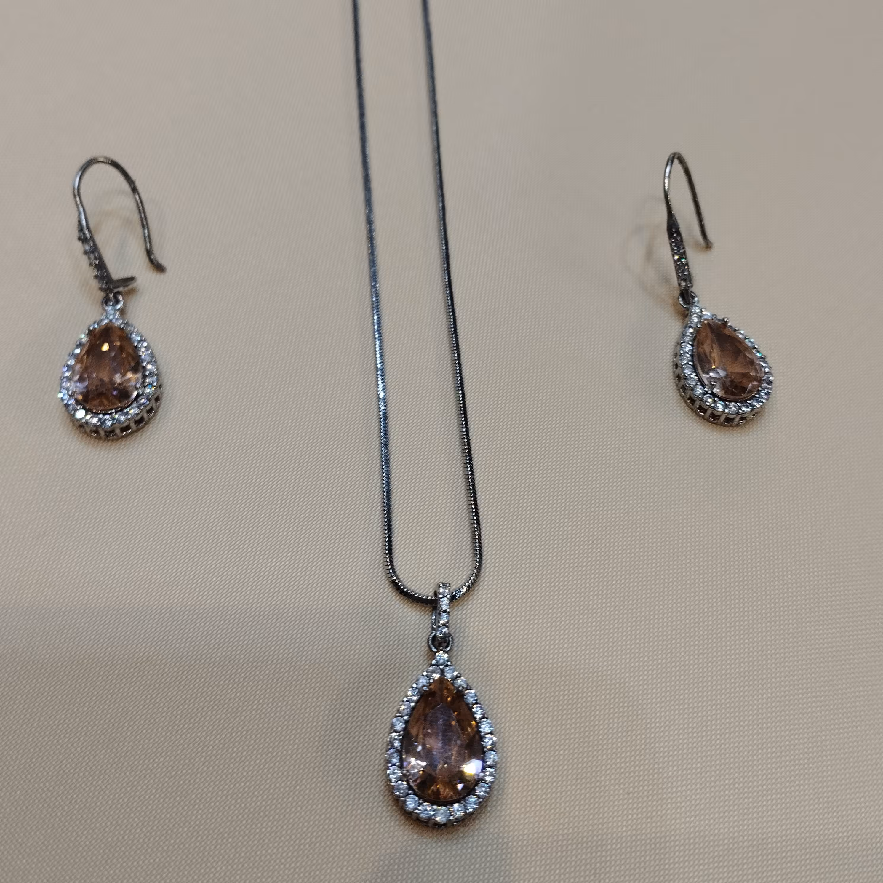 نیم ست نقره با نگین هفت رنگ 