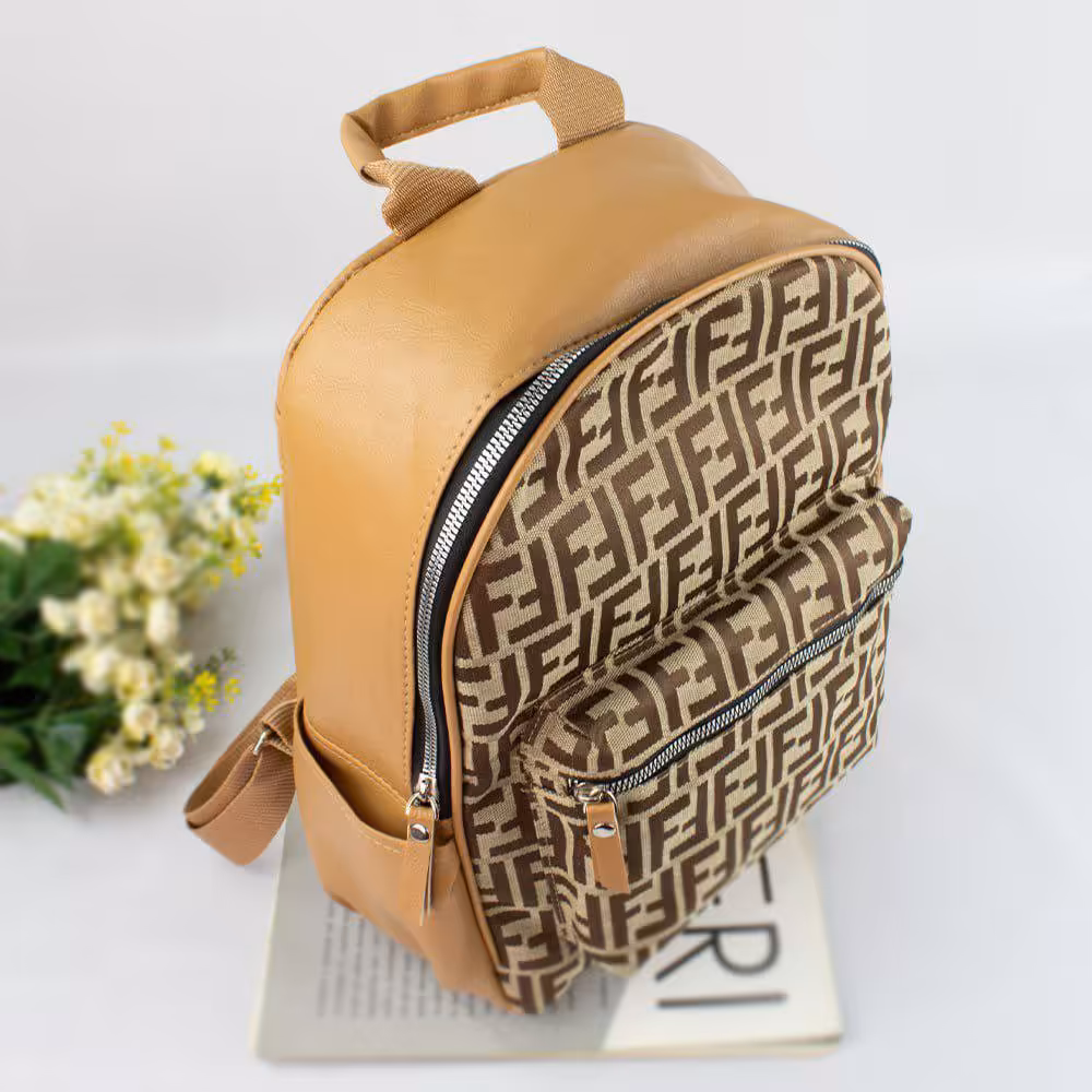 کوله ج کد 9137
کوله طرح دار مارک 
ابعاد 2832
