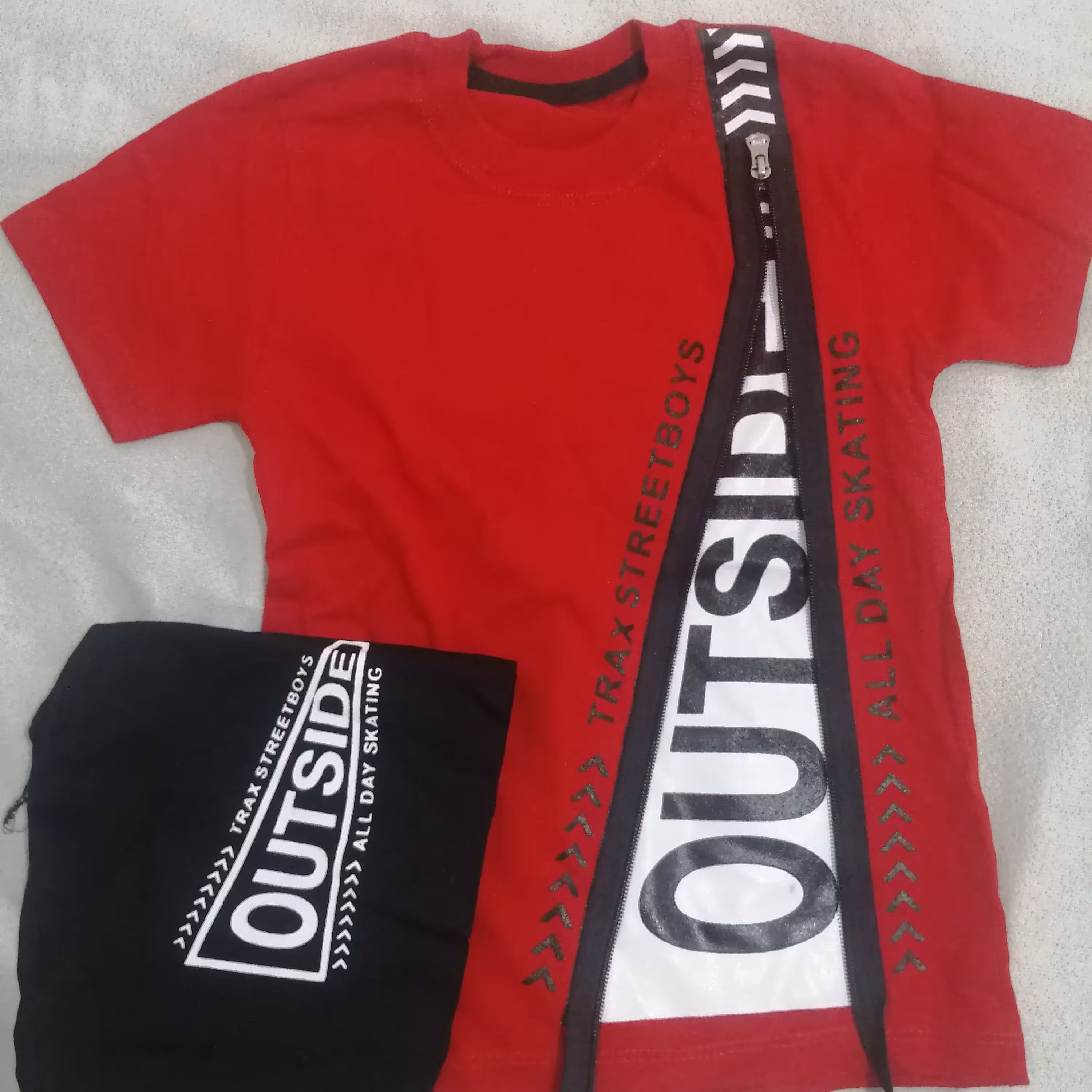 تیشرت و شلوارک زیپ دار.. جنس پنبه. رنگ آبی . سایز 45و50 رنگ آبی قیمت 148000