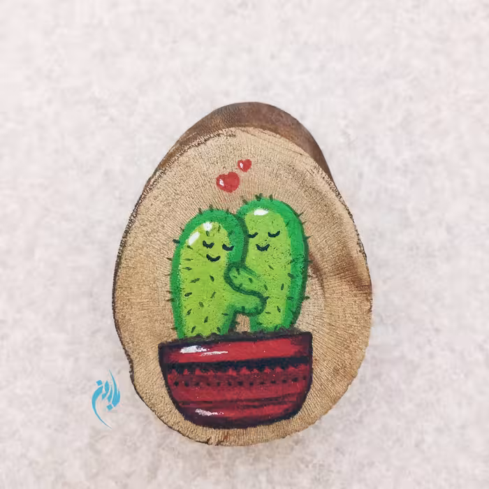 نقاشی دیوارکوب و رومیزی کاکتوس های عاشق روی برش گرد چوب