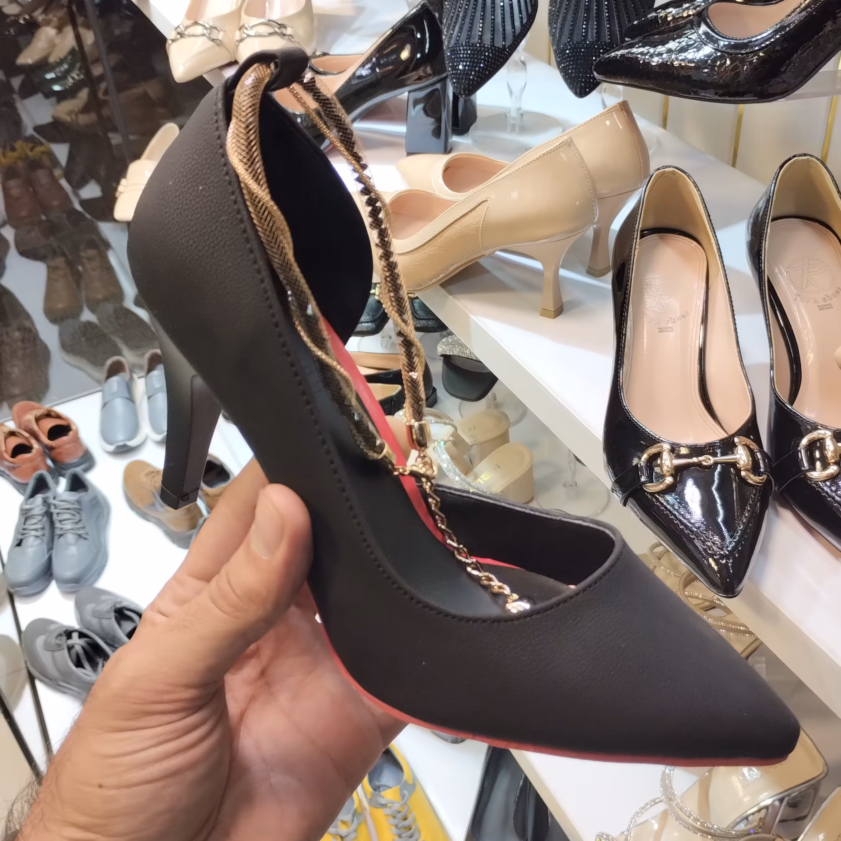 کفش مجلسی جذاب وفوق العاده شیک عالی عالی رنگ کرم و مشکی