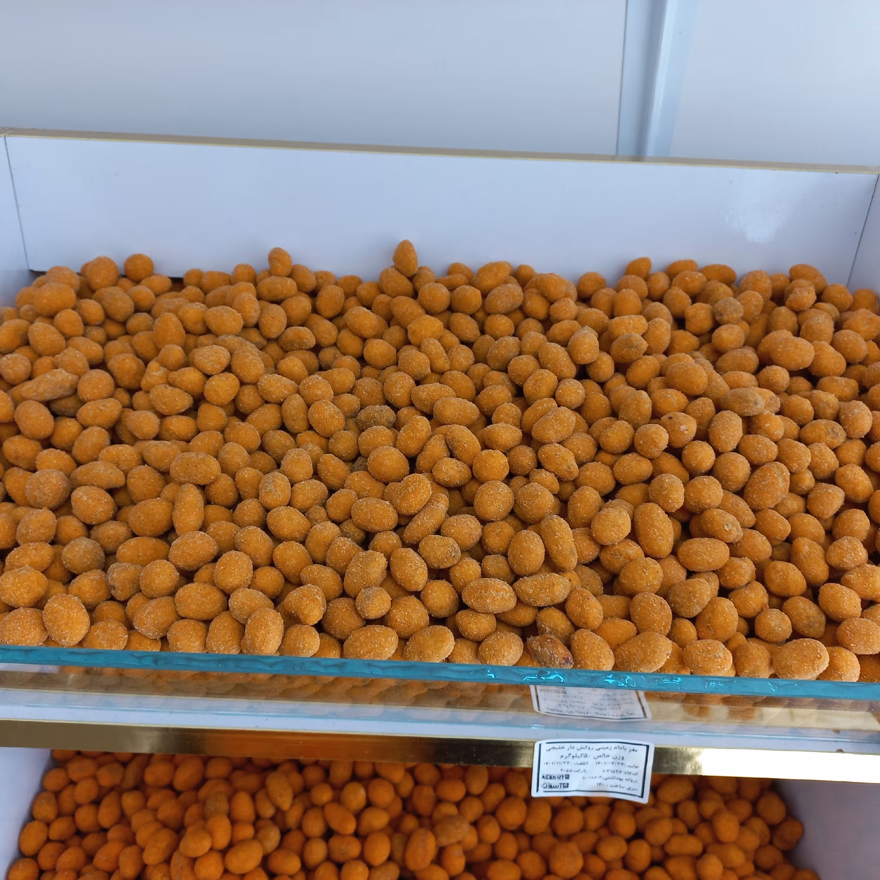 بادام زمینی سوخاری و روکش دار 