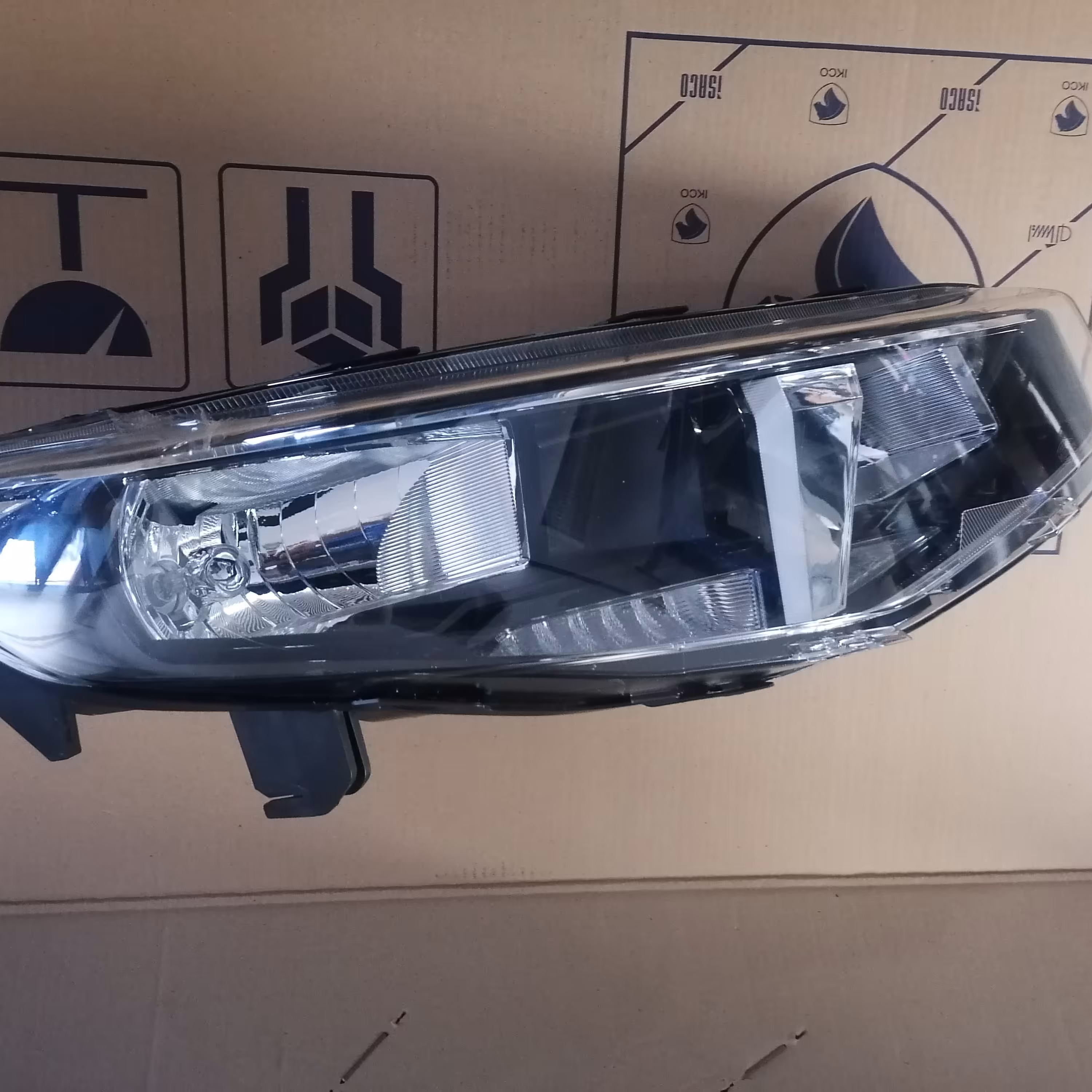 چراغ جلو تارا سمت راست (شاگرد) فابریک ایساکو