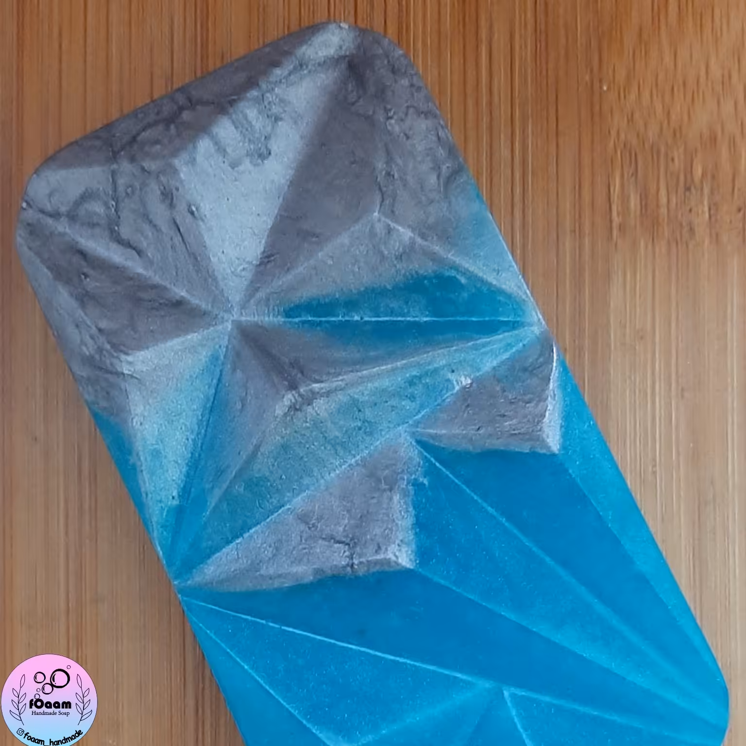 صابون طبیعی دست ساز زغال فعال فوم_ ضد جوش_ ضد لک