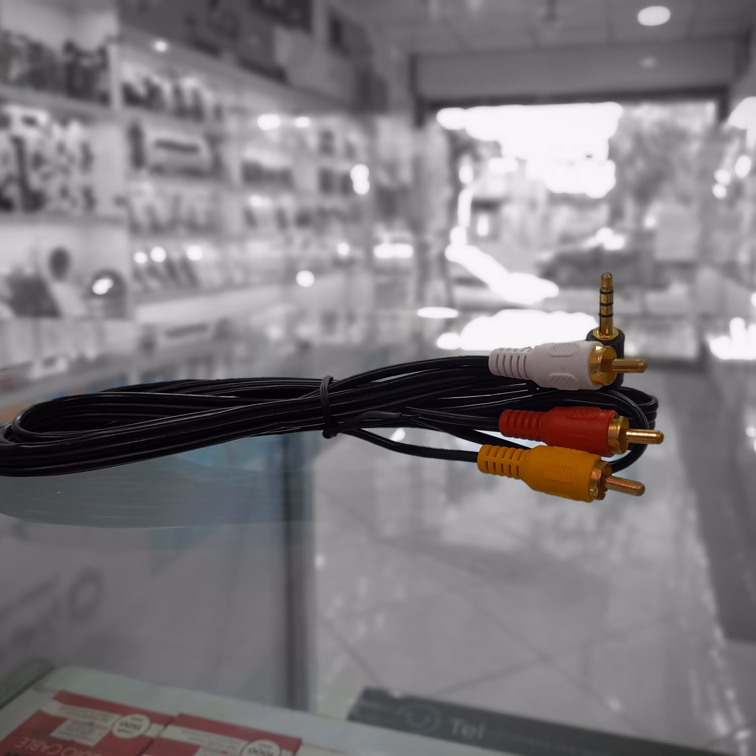 کابل تصویر 1به3  Aux  سه فیش. کیفیت عالی. رنگ مشگی