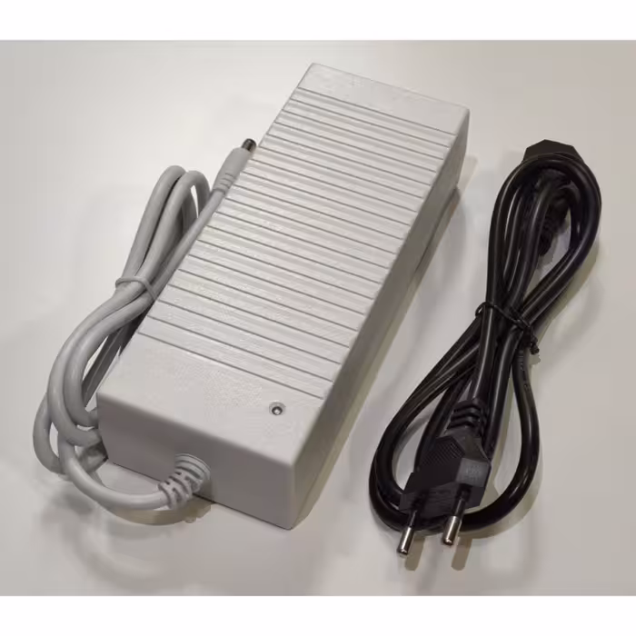 آداپتور 24 ولت 6 آمپر DC - حداکثر جریان دهی تا 7.5 آمپر - رنگ سفید