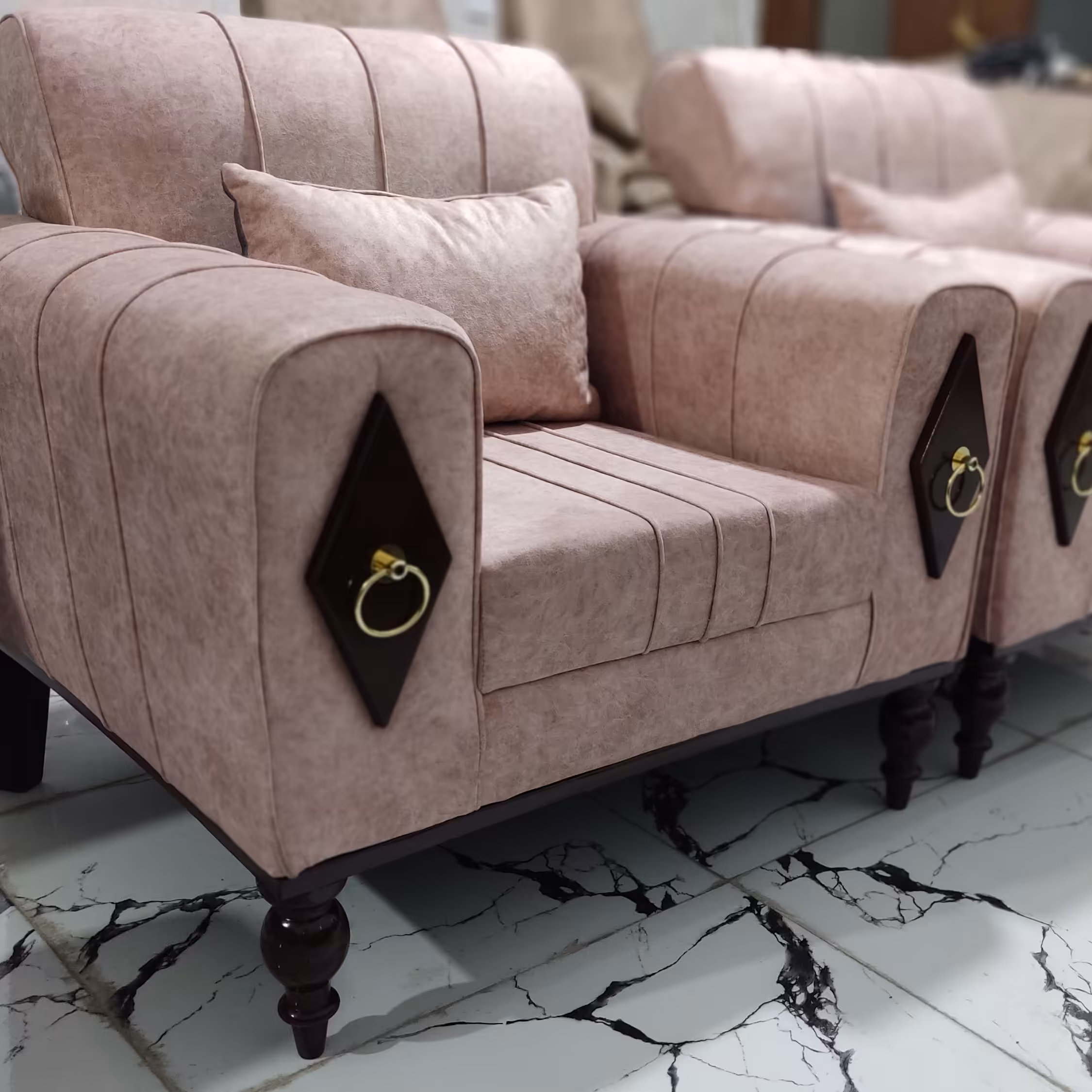 مبلمان راحتی نیو اسکارلت 7 نفره با قیمتی مناسب و کیفیتی عالی