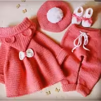 ست بافتنی دخترانه از  یکسال تا 4 ساله بافته میشود رنگ بندی دلخواه قیمت تا دوساله 