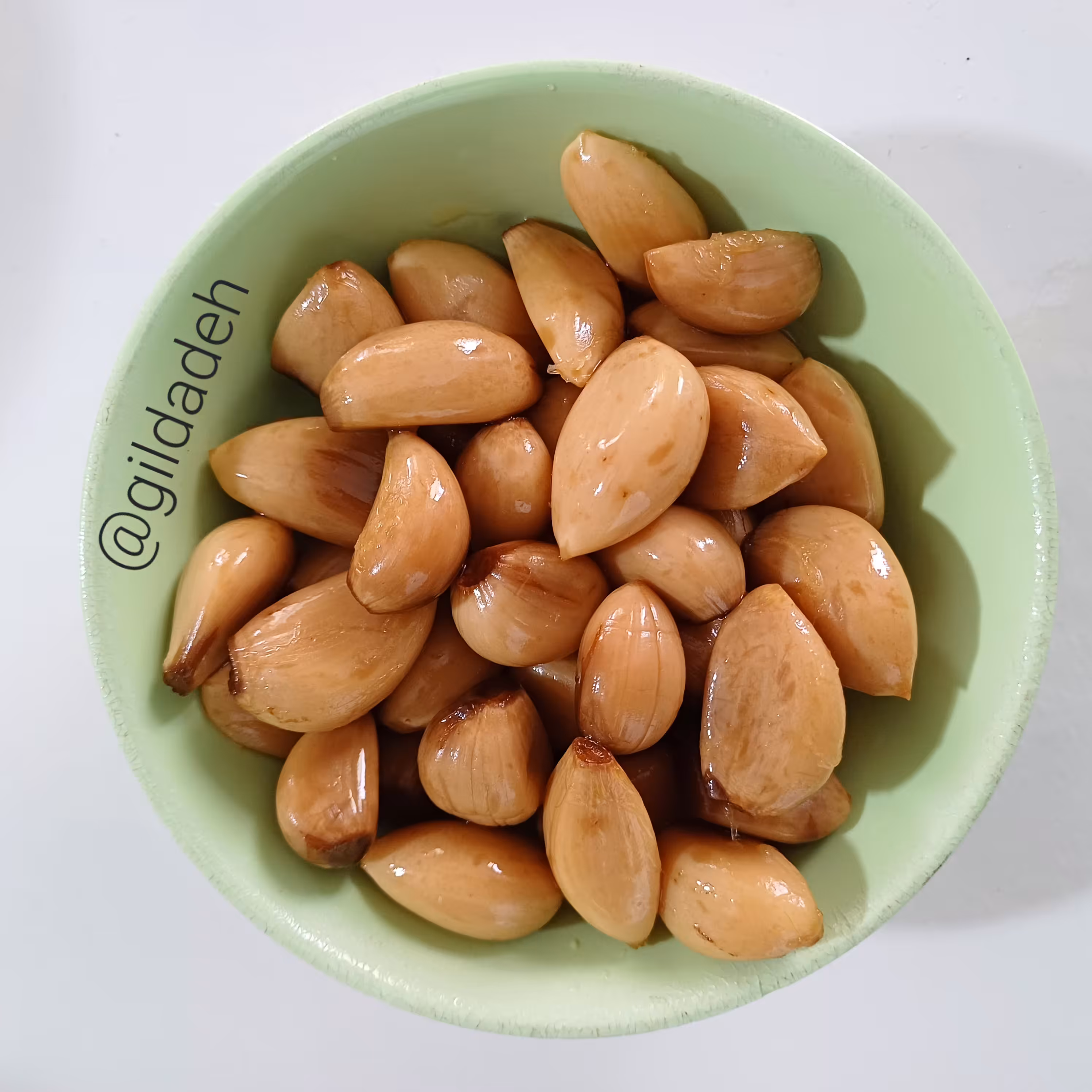 سیرترشی بدون پوست خانگی