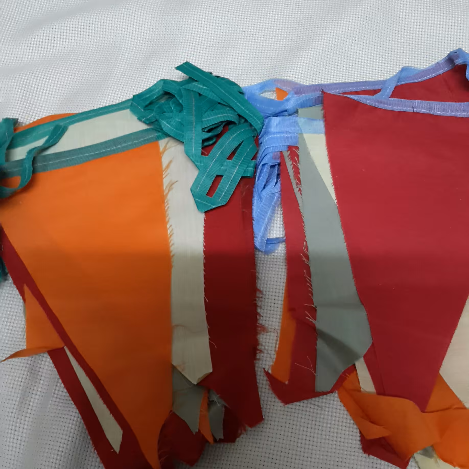 ریسه پرچم رنگی سه گوش جنس فلامینت ارتفاع 25 سانتی