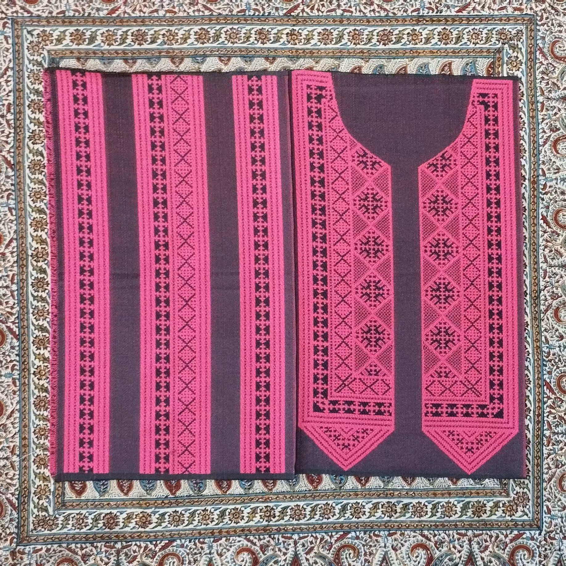 پنل 5تیکه سنتی بلوچی دوزی رنگ سرخ آبی یراق اعلا